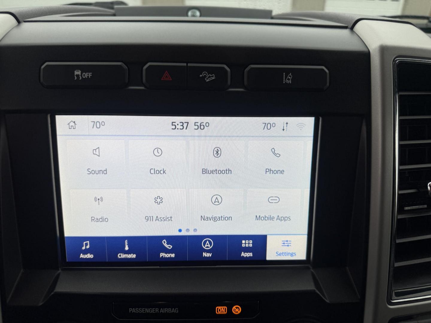 2020 White /Black Ford F-350 SD Lariat Crew Cab 4WD (1FT8W3B68LE) with an 6.2L V8 OHV 16V engine, Automatic transmission, located at 11115 Chardon Rd. , Chardon, OH, 44024, (440) 214-9705, 41.580246, -81.241943 - 2020 Ford F-350 Lariat Crew Cab 4WD – Loaded Heavy-Duty Luxury Truck with Massive Towing & FX4 Off-Road Capability! This 2020 Ford F-350 Lariat Crew Cab 4WD is a top-tier heavy-duty truck that combines premium luxury with serious work capability! Powered by the strong 6.2L V8 engine mated to a sm - Photo#31