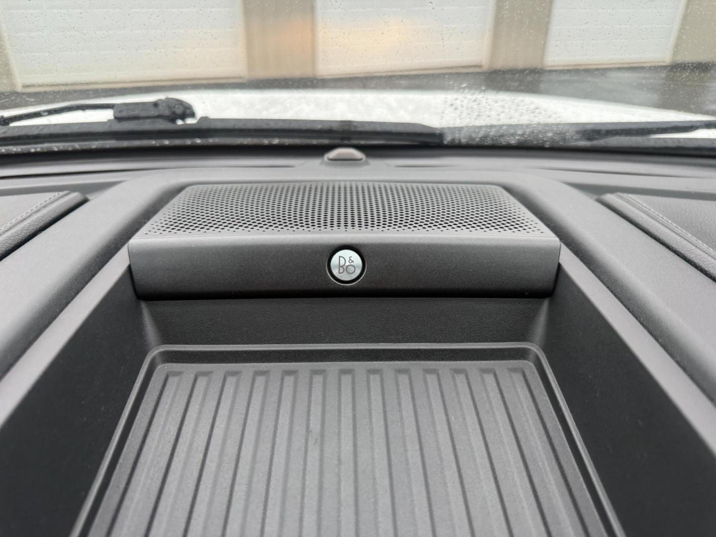 2020 White /Black Ford F-350 SD Lariat Crew Cab 4WD (1FT8W3B68LE) with an 6.2L V8 OHV 16V engine, Automatic transmission, located at 11115 Chardon Rd. , Chardon, OH, 44024, (440) 214-9705, 41.580246, -81.241943 - 2020 Ford F-350 Lariat Crew Cab 4WD – Loaded Heavy-Duty Luxury Truck with Massive Towing & FX4 Off-Road Capability! This 2020 Ford F-350 Lariat Crew Cab 4WD is a top-tier heavy-duty truck that combines premium luxury with serious work capability! Powered by the strong 6.2L V8 engine mated to a sm - Photo#30