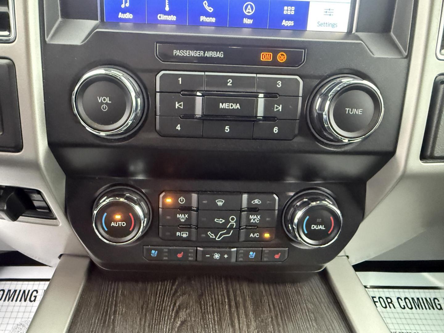 2020 White /Black Ford F-350 SD Lariat Crew Cab 4WD (1FT8W3B68LE) with an 6.2L V8 OHV 16V engine, Automatic transmission, located at 11115 Chardon Rd. , Chardon, OH, 44024, (440) 214-9705, 41.580246, -81.241943 - 2020 Ford F-350 Lariat Crew Cab 4WD – Loaded Heavy-Duty Luxury Truck with Massive Towing & FX4 Off-Road Capability! This 2020 Ford F-350 Lariat Crew Cab 4WD is a top-tier heavy-duty truck that combines premium luxury with serious work capability! Powered by the strong 6.2L V8 engine mated to a sm - Photo#33