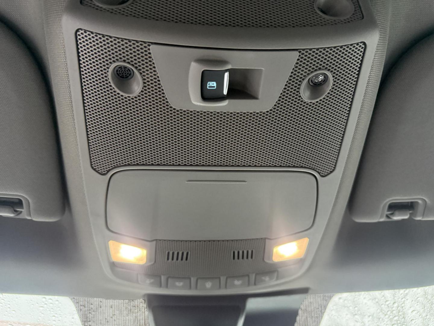 2020 White /Black Ford F-350 SD Lariat Crew Cab 4WD (1FT8W3B68LE) with an 6.2L V8 OHV 16V engine, Automatic transmission, located at 11115 Chardon Rd. , Chardon, OH, 44024, (440) 214-9705, 41.580246, -81.241943 - 2020 Ford F-350 Lariat Crew Cab 4WD – Loaded Heavy-Duty Luxury Truck with Massive Towing & FX4 Off-Road Capability! This 2020 Ford F-350 Lariat Crew Cab 4WD is a top-tier heavy-duty truck that combines premium luxury with serious work capability! Powered by the strong 6.2L V8 engine mated to a sm - Photo#36