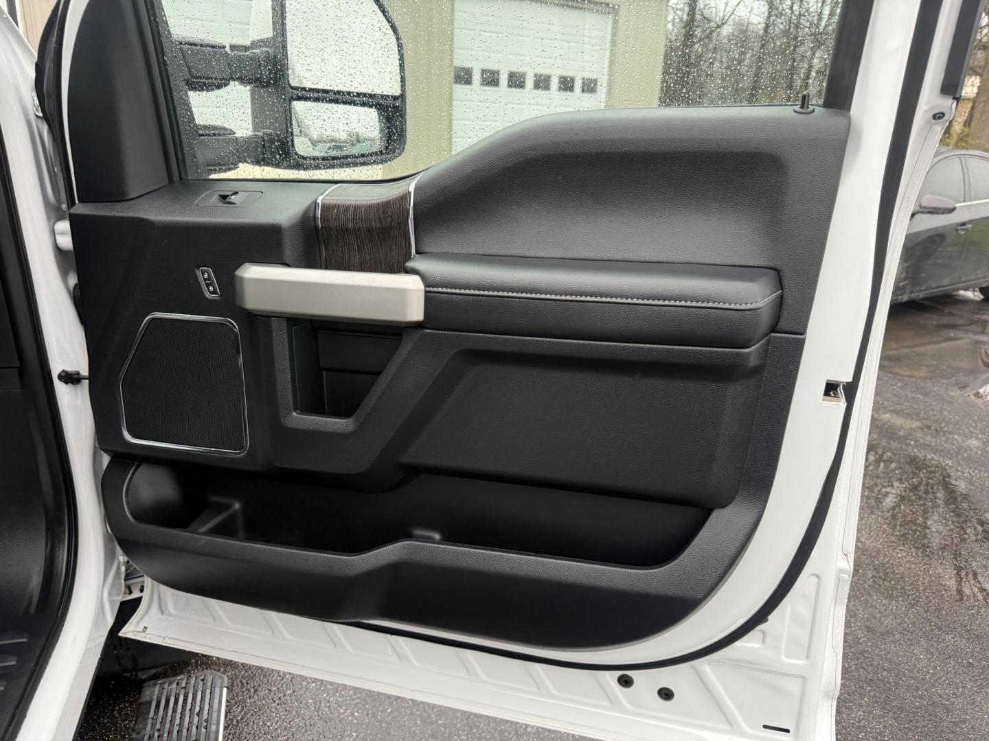 2020 White /Black Ford F-350 SD Lariat Crew Cab 4WD (1FT8W3B68LE) with an 6.2L V8 OHV 16V engine, Automatic transmission, located at 11115 Chardon Rd. , Chardon, OH, 44024, (440) 214-9705, 41.580246, -81.241943 - 2020 Ford F-350 Lariat Crew Cab 4WD – Loaded Heavy-Duty Luxury Truck with Massive Towing & FX4 Off-Road Capability! This 2020 Ford F-350 Lariat Crew Cab 4WD is a top-tier heavy-duty truck that combines premium luxury with serious work capability! Powered by the strong 6.2L V8 engine mated to a sm - Photo#50