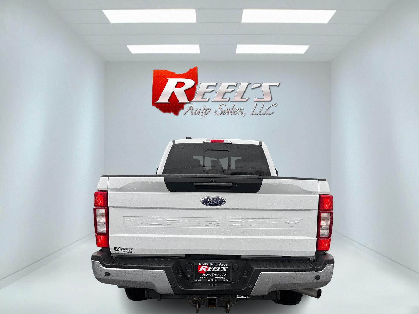 2020 White /Black Ford F-350 SD Lariat Crew Cab 4WD (1FT8W3B68LE) with an 6.2L V8 OHV 16V engine, Automatic transmission, located at 11115 Chardon Rd. , Chardon, OH, 44024, (440) 214-9705, 41.580246, -81.241943 - 2020 Ford F-350 Lariat Crew Cab 4WD – Loaded Heavy-Duty Luxury Truck with Massive Towing & FX4 Off-Road Capability! This 2020 Ford F-350 Lariat Crew Cab 4WD is a top-tier heavy-duty truck that combines premium luxury with serious work capability! Powered by the strong 6.2L V8 engine mated to a sm - Photo#11