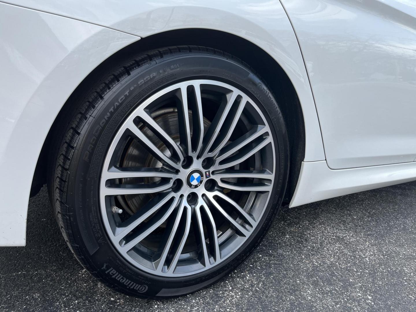 2018 White /Gray BMW 5-Series 540i xDrive (WBAJE7C56JW) with an 3.0L I6 DOHC 24V Turbo engine, Automatic transmission, located at 547 E. Main St., Orwell, OH, 44076, (440) 437-5893, 41.535435, -80.847855 - 2018 BMW 540i xDrive – Sporty Luxury Sedan with Turbo Power and Loaded M Sport Package! This outstanding 2018 BMW 540i xDrive is the perfect blend of thrilling performance, all-weather confidence, and premium luxury! Powered by a silky-smooth 3.0L Turbocharged inline-6 engine paired with an ultra - Photo#7