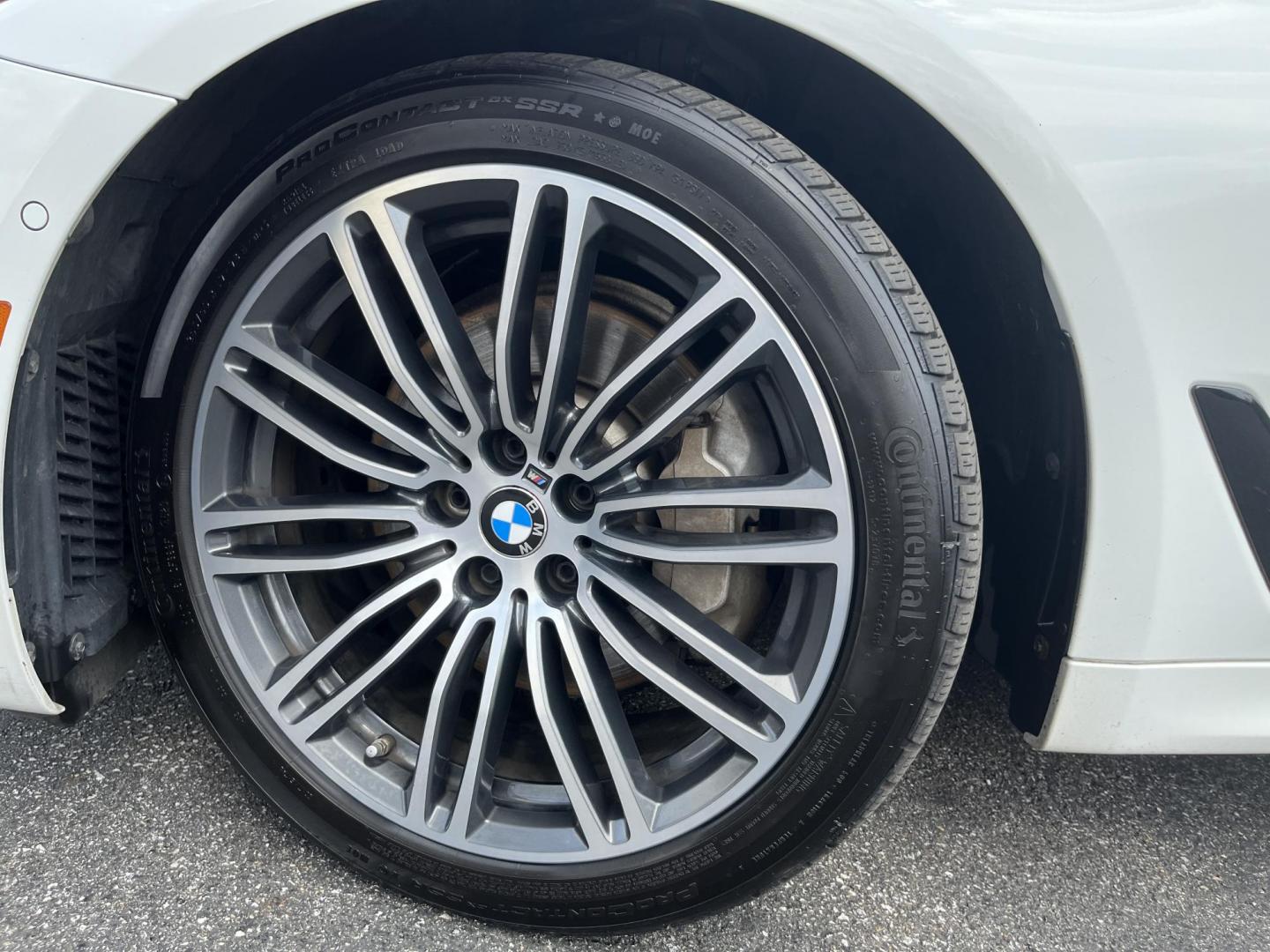 2018 White /Gray BMW 5-Series 540i xDrive (WBAJE7C56JW) with an 3.0L I6 DOHC 24V Turbo engine, Automatic transmission, located at 547 E. Main St., Orwell, OH, 44076, (440) 437-5893, 41.535435, -80.847855 - 2018 BMW 540i xDrive – Sporty Luxury Sedan with Turbo Power and Loaded M Sport Package! This outstanding 2018 BMW 540i xDrive is the perfect blend of thrilling performance, all-weather confidence, and premium luxury! Powered by a silky-smooth 3.0L Turbocharged inline-6 engine paired with an ultra - Photo#12