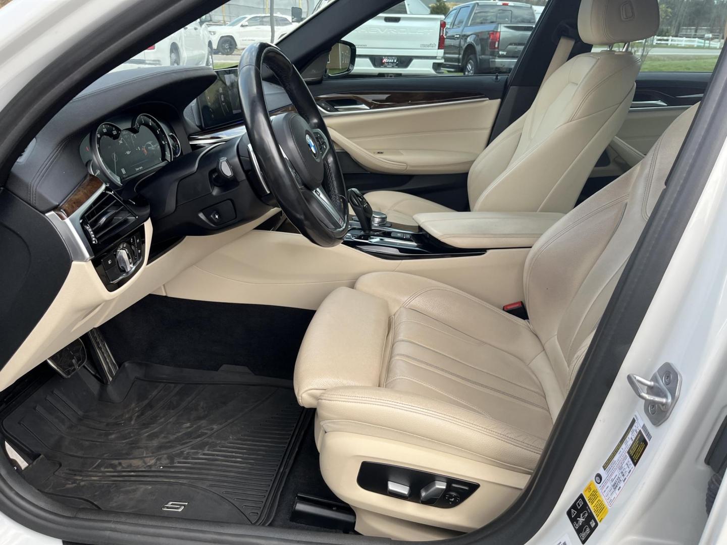 2018 White /Gray BMW 5-Series 540i xDrive (WBAJE7C56JW) with an 3.0L I6 DOHC 24V Turbo engine, Automatic transmission, located at 547 E. Main St., Orwell, OH, 44076, (440) 437-5893, 41.535435, -80.847855 - 2018 BMW 540i xDrive – Sporty Luxury Sedan with Turbo Power and Loaded M Sport Package! This outstanding 2018 BMW 540i xDrive is the perfect blend of thrilling performance, all-weather confidence, and premium luxury! Powered by a silky-smooth 3.0L Turbocharged inline-6 engine paired with an ultra - Photo#18