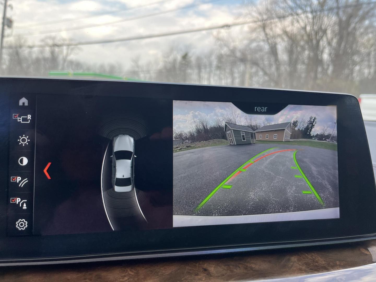 2018 White /Gray BMW 5-Series 540i xDrive (WBAJE7C56JW) with an 3.0L I6 DOHC 24V Turbo engine, Automatic transmission, located at 547 E. Main St., Orwell, OH, 44076, (440) 437-5893, 41.535435, -80.847855 - 2018 BMW 540i xDrive – Sporty Luxury Sedan with Turbo Power and Loaded M Sport Package! This outstanding 2018 BMW 540i xDrive is the perfect blend of thrilling performance, all-weather confidence, and premium luxury! Powered by a silky-smooth 3.0L Turbocharged inline-6 engine paired with an ultra - Photo#25