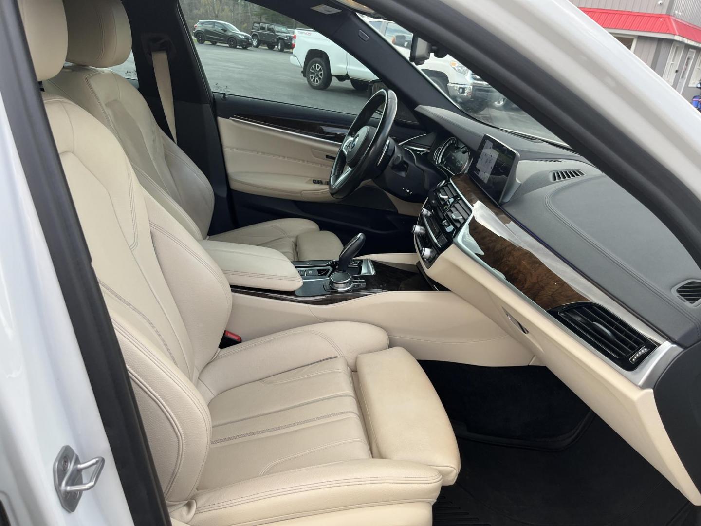 2018 White /Gray BMW 5-Series 540i xDrive (WBAJE7C56JW) with an 3.0L I6 DOHC 24V Turbo engine, Automatic transmission, located at 547 E. Main St., Orwell, OH, 44076, (440) 437-5893, 41.535435, -80.847855 - 2018 BMW 540i xDrive – Sporty Luxury Sedan with Turbo Power and Loaded M Sport Package! This outstanding 2018 BMW 540i xDrive is the perfect blend of thrilling performance, all-weather confidence, and premium luxury! Powered by a silky-smooth 3.0L Turbocharged inline-6 engine paired with an ultra - Photo#36