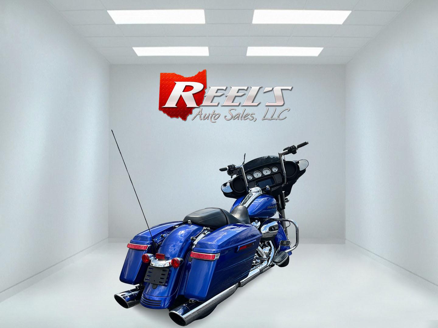 2019 Blue /Black Harley-Davidson Unknown - (1HD1KBC1XKB) with an 107 Cubic Inch V-Twin engine, 6 Speed Manual transmission, located at 11115 Chardon Rd. , Chardon, OH, 44024, (440) 214-9705, 41.580246, -81.241943 - 2019 Harley-Davidson Street Glide – Classic Bagger with Milwaukee-Eight Power and Loaded Touring Features! This 2019 Harley-Davidson Street Glide is a stunning touring motorcycle ready to eat up the miles in comfort and style! Powered by the smooth and torquey 107 cubic inch Milwaukee-Eight V-Twi- Photo#4