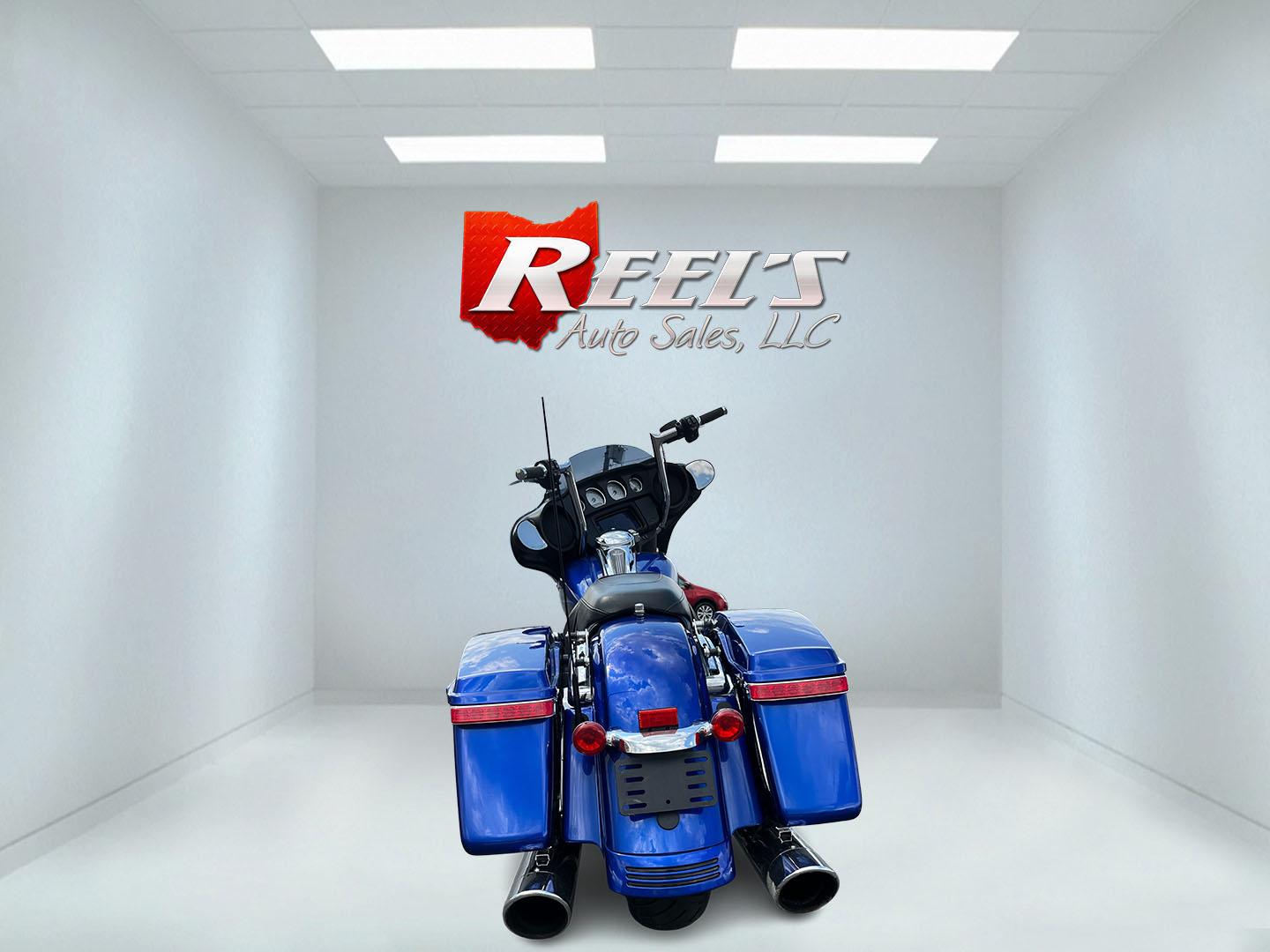 2019 Blue /Black Harley-Davidson Unknown - (1HD1KBC1XKB) with an 107 Cubic Inch V-Twin engine, 6 Speed Manual transmission, located at 11115 Chardon Rd. , Chardon, OH, 44024, (440) 214-9705, 41.580246, -81.241943 - 2019 Harley-Davidson Street Glide – Classic Bagger with Milwaukee-Eight Power and Loaded Touring Features! This 2019 Harley-Davidson Street Glide is a stunning touring motorcycle ready to eat up the miles in comfort and style! Powered by the smooth and torquey 107 cubic inch Milwaukee-Eight V-Twi- Photo#3