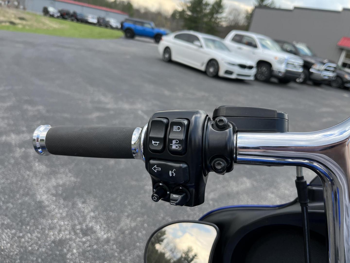 2019 Blue /Black Harley-Davidson Unknown - (1HD1KBC1XKB) with an 107 Cubic Inch V-Twin engine, 6 Speed Manual transmission, located at 11115 Chardon Rd. , Chardon, OH, 44024, (440) 214-9705, 41.580246, -81.241943 - 2019 Harley-Davidson Street Glide – Classic Bagger with Milwaukee-Eight Power and Loaded Touring Features! This 2019 Harley-Davidson Street Glide is a stunning touring motorcycle ready to eat up the miles in comfort and style! Powered by the smooth and torquey 107 cubic inch Milwaukee-Eight V-Twi- Photo#10
