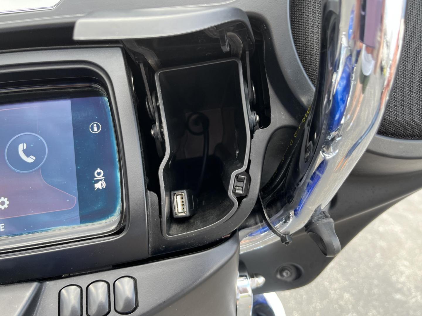 2019 Blue /Black Harley-Davidson Unknown - (1HD1KBC1XKB) with an 107 Cubic Inch V-Twin engine, 6 Speed Manual transmission, located at 11115 Chardon Rd. , Chardon, OH, 44024, (440) 214-9705, 41.580246, -81.241943 - 2019 Harley-Davidson Street Glide – Classic Bagger with Milwaukee-Eight Power and Loaded Touring Features! This 2019 Harley-Davidson Street Glide is a stunning touring motorcycle ready to eat up the miles in comfort and style! Powered by the smooth and torquey 107 cubic inch Milwaukee-Eight V-Twi- Photo#15