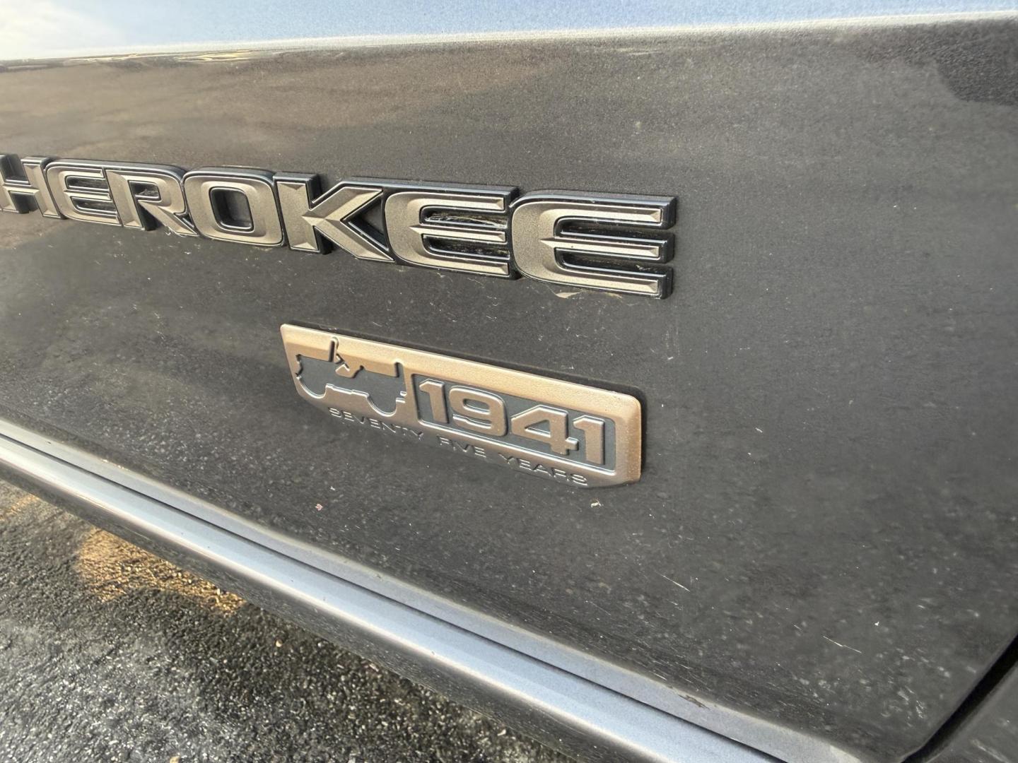 2017 Gray /Black Jeep Grand Cherokee Limited 4WD (1C4RJFBG0HC) with an 3.6L V6 DOHC 24V engine, Automatic transmission, located at 547 E. Main St., Orwell, OH, 44076, (440) 437-5893, 41.535435, -80.847855 - 2017 Jeep Grand Cherokee Limited 4WD 75th Anniversary Edition – Premium, Loaded, and Ready for Any Adventure! This special 2017 Jeep Grand Cherokee Limited 4WD 75th Anniversary Edition is a standout example of Jeep luxury and capability! Powered by the smooth 3.6L Pentastar V6 engine paired with - Photo#4