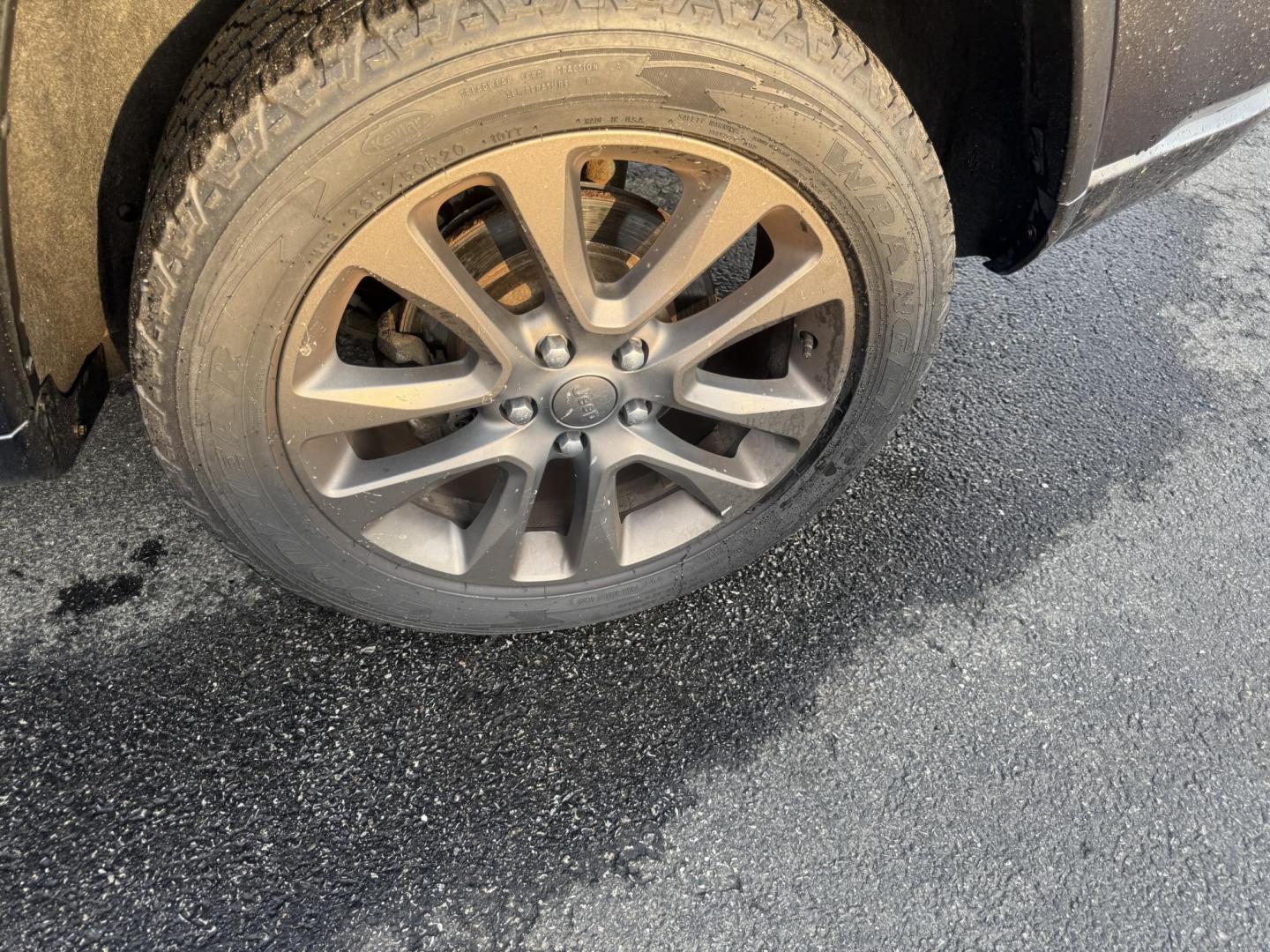 2017 Gray /Black Jeep Grand Cherokee Limited 4WD (1C4RJFBG0HC) with an 3.6L V6 DOHC 24V engine, Automatic transmission, located at 547 E. Main St., Orwell, OH, 44076, (440) 437-5893, 41.535435, -80.847855 - 2017 Jeep Grand Cherokee Limited 4WD 75th Anniversary Edition – Premium, Loaded, and Ready for Any Adventure! This special 2017 Jeep Grand Cherokee Limited 4WD 75th Anniversary Edition is a standout example of Jeep luxury and capability! Powered by the smooth 3.6L Pentastar V6 engine paired with - Photo#11