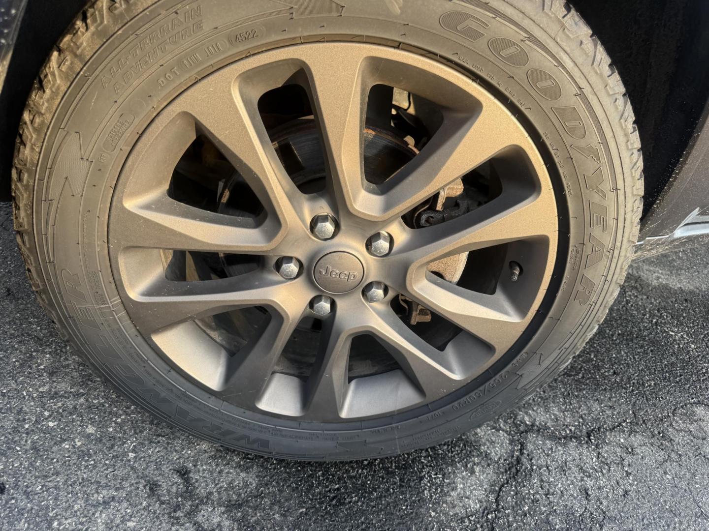 2017 Gray /Black Jeep Grand Cherokee Limited 4WD (1C4RJFBG0HC) with an 3.6L V6 DOHC 24V engine, Automatic transmission, located at 547 E. Main St., Orwell, OH, 44076, (440) 437-5893, 41.535435, -80.847855 - 2017 Jeep Grand Cherokee Limited 4WD 75th Anniversary Edition – Premium, Loaded, and Ready for Any Adventure! This special 2017 Jeep Grand Cherokee Limited 4WD 75th Anniversary Edition is a standout example of Jeep luxury and capability! Powered by the smooth 3.6L Pentastar V6 engine paired with - Photo#13