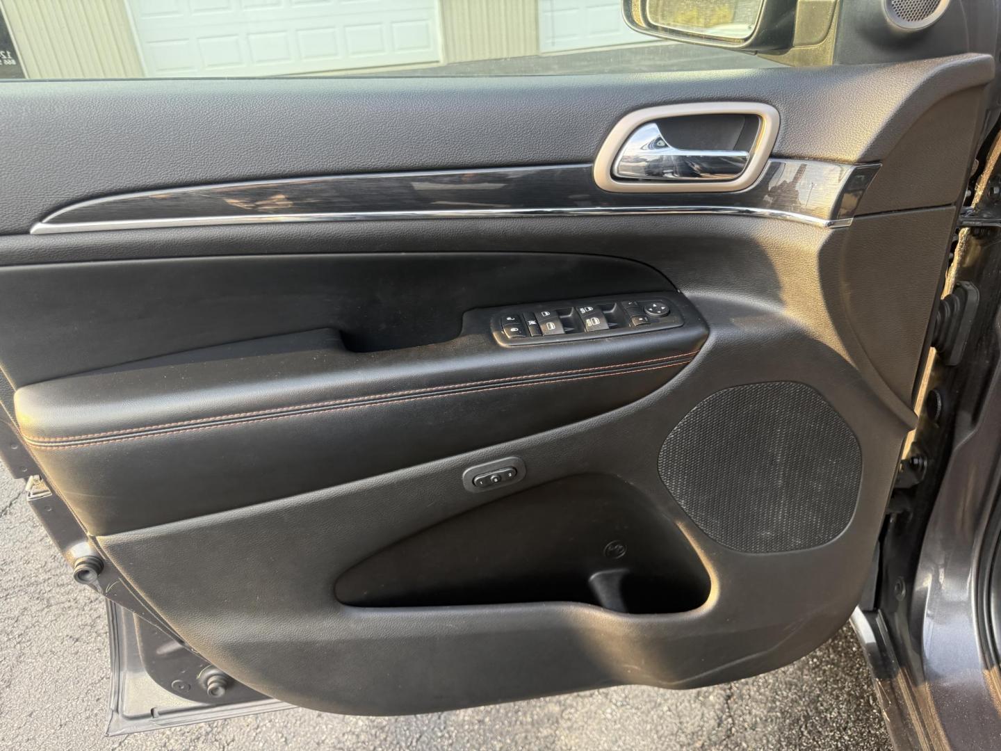 2017 Gray /Black Jeep Grand Cherokee Limited 4WD (1C4RJFBG0HC) with an 3.6L V6 DOHC 24V engine, Automatic transmission, located at 547 E. Main St., Orwell, OH, 44076, (440) 437-5893, 41.535435, -80.847855 - 2017 Jeep Grand Cherokee Limited 4WD 75th Anniversary Edition – Premium, Loaded, and Ready for Any Adventure! This special 2017 Jeep Grand Cherokee Limited 4WD 75th Anniversary Edition is a standout example of Jeep luxury and capability! Powered by the smooth 3.6L Pentastar V6 engine paired with - Photo#16