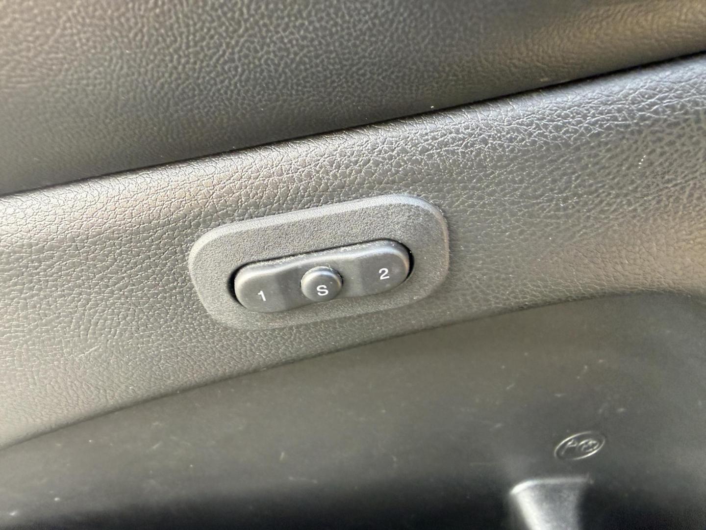 2017 Gray /Black Jeep Grand Cherokee Limited 4WD (1C4RJFBG0HC) with an 3.6L V6 DOHC 24V engine, Automatic transmission, located at 547 E. Main St., Orwell, OH, 44076, (440) 437-5893, 41.535435, -80.847855 - 2017 Jeep Grand Cherokee Limited 4WD 75th Anniversary Edition – Premium, Loaded, and Ready for Any Adventure! This special 2017 Jeep Grand Cherokee Limited 4WD 75th Anniversary Edition is a standout example of Jeep luxury and capability! Powered by the smooth 3.6L Pentastar V6 engine paired with - Photo#18