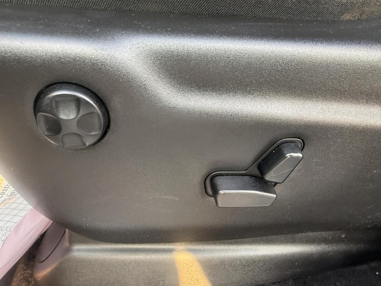 2017 Gray /Black Jeep Grand Cherokee Limited 4WD (1C4RJFBG0HC) with an 3.6L V6 DOHC 24V engine, Automatic transmission, located at 547 E. Main St., Orwell, OH, 44076, (440) 437-5893, 41.535435, -80.847855 - 2017 Jeep Grand Cherokee Limited 4WD 75th Anniversary Edition – Premium, Loaded, and Ready for Any Adventure! This special 2017 Jeep Grand Cherokee Limited 4WD 75th Anniversary Edition is a standout example of Jeep luxury and capability! Powered by the smooth 3.6L Pentastar V6 engine paired with - Photo#19