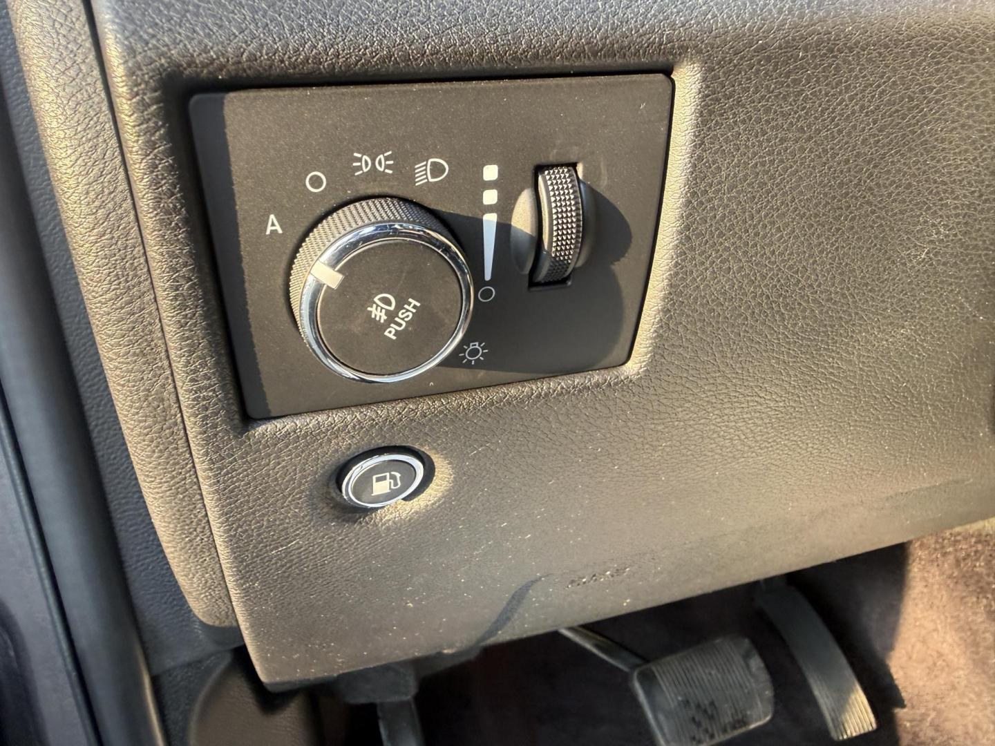 2017 Gray /Black Jeep Grand Cherokee Limited 4WD (1C4RJFBG0HC) with an 3.6L V6 DOHC 24V engine, Automatic transmission, located at 547 E. Main St., Orwell, OH, 44076, (440) 437-5893, 41.535435, -80.847855 - 2017 Jeep Grand Cherokee Limited 4WD 75th Anniversary Edition – Premium, Loaded, and Ready for Any Adventure! This special 2017 Jeep Grand Cherokee Limited 4WD 75th Anniversary Edition is a standout example of Jeep luxury and capability! Powered by the smooth 3.6L Pentastar V6 engine paired with - Photo#20