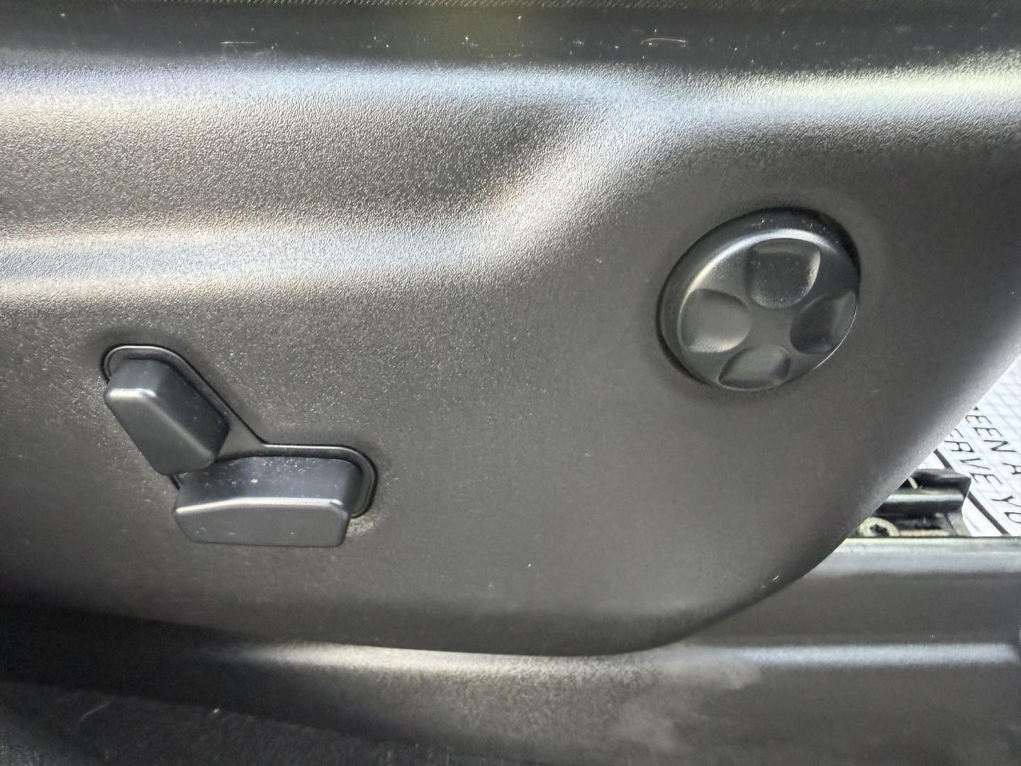 2017 Gray /Black Jeep Grand Cherokee Limited 4WD (1C4RJFBG0HC) with an 3.6L V6 DOHC 24V engine, Automatic transmission, located at 547 E. Main St., Orwell, OH, 44076, (440) 437-5893, 41.535435, -80.847855 - 2017 Jeep Grand Cherokee Limited 4WD 75th Anniversary Edition – Premium, Loaded, and Ready for Any Adventure! This special 2017 Jeep Grand Cherokee Limited 4WD 75th Anniversary Edition is a standout example of Jeep luxury and capability! Powered by the smooth 3.6L Pentastar V6 engine paired with - Photo#44