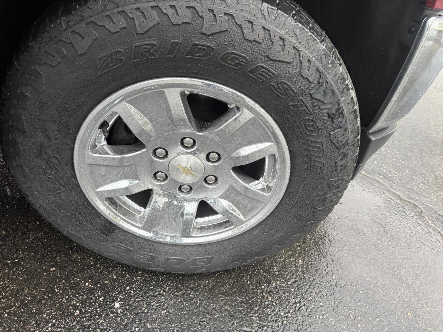 2018 Red /Black Chevrolet Silverado 1500 LT Double Cab 4WD (1GCVKREC9JZ) with an 5.3L V8 OHV 16V engine, Automatic transmission, located at 547 E. Main St., Orwell, OH, 44076, (440) 437-5893, 41.535435, -80.847855 - 2018 Chevrolet Silverado 1500 LT Double Cab 4WD – Strong V8 Power, Leather Comfort, and Serious Towing Capability! This 2018 Chevrolet Silverado 1500 LT Double Cab 4WD is a well-equipped midsize truck that’s ready for work, towing, or weekend adventures! Powered by the reliable 5.3L EcoTec3 V8 - Photo#5