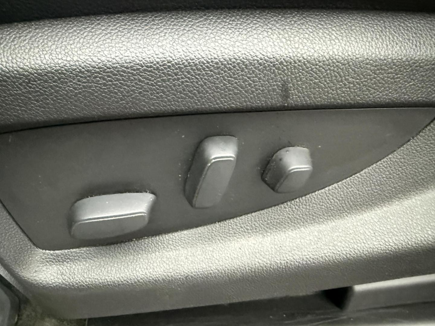 2018 Red /Black Chevrolet Silverado 1500 LT Double Cab 4WD (1GCVKREC9JZ) with an 5.3L V8 OHV 16V engine, Automatic transmission, located at 547 E. Main St., Orwell, OH, 44076, (440) 437-5893, 41.535435, -80.847855 - 2018 Chevrolet Silverado 1500 LT Double Cab 4WD – Strong V8 Power, Leather Comfort, and Serious Towing Capability! This 2018 Chevrolet Silverado 1500 LT Double Cab 4WD is a well-equipped midsize truck that’s ready for work, towing, or weekend adventures! Powered by the reliable 5.3L EcoTec3 V8 - Photo#21