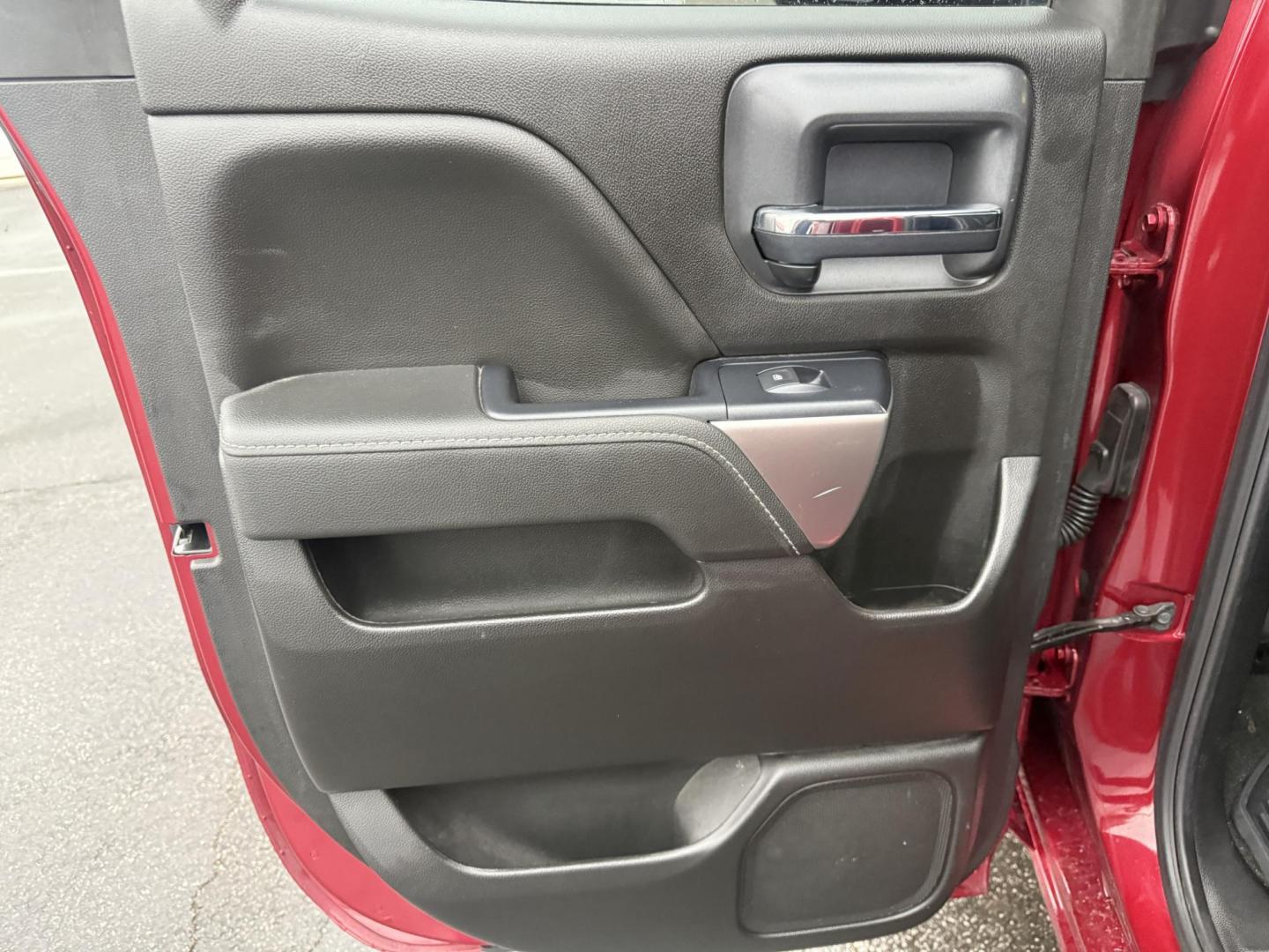 2018 Red /Black Chevrolet Silverado 1500 LT Double Cab 4WD (1GCVKREC9JZ) with an 5.3L V8 OHV 16V engine, Automatic transmission, located at 547 E. Main St., Orwell, OH, 44076, (440) 437-5893, 41.535435, -80.847855 - 2018 Chevrolet Silverado 1500 LT Double Cab 4WD – Strong V8 Power, Leather Comfort, and Serious Towing Capability! This 2018 Chevrolet Silverado 1500 LT Double Cab 4WD is a well-equipped midsize truck that’s ready for work, towing, or weekend adventures! Powered by the reliable 5.3L EcoTec3 V8 - Photo#31