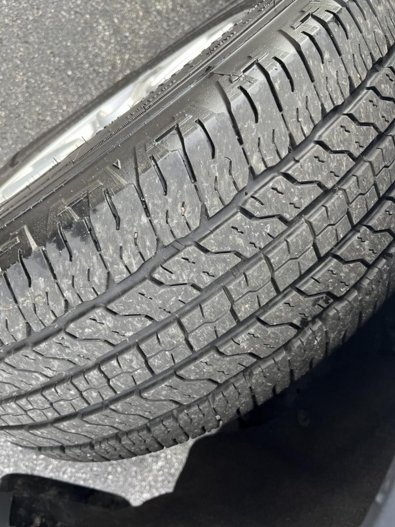 2018 Silver /Black Jeep Grand Cherokee Laredo 4WD (1C4RJFAG9JC) with an 3.6L V6 DOHC 24V engine, Automatic transmission, located at 11115 Chardon Rd. , Chardon, OH, 44024, (440) 214-9705, 41.580246, -81.241943 - 2018 Jeep Grand Cherokee Laredo E 4WD – Clean, Capable, and Well-Equipped! This 2018 Jeep Grand Cherokee Laredo E 4WD is a sharp, versatile midsize SUV that offers great value with solid capability and modern features. Powered by the smooth 3.6L Pentastar V6 engine paired with an 8-speed automati - Photo#3