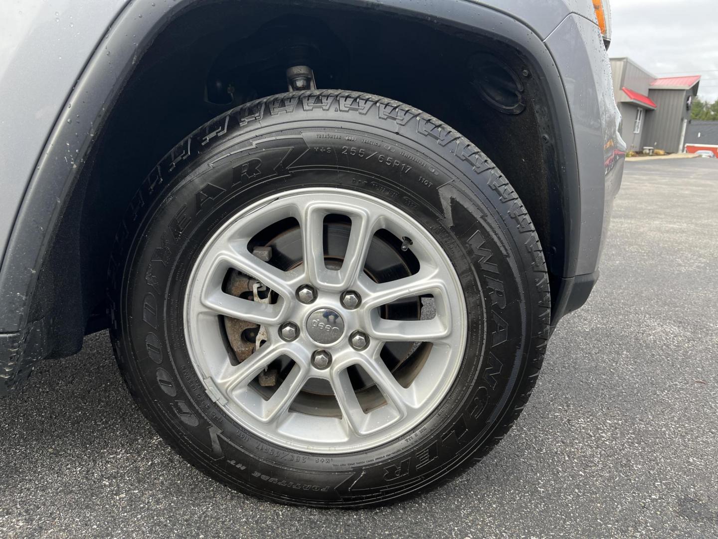 2018 Silver /Black Jeep Grand Cherokee Laredo 4WD (1C4RJFAG9JC) with an 3.6L V6 DOHC 24V engine, Automatic transmission, located at 11115 Chardon Rd. , Chardon, OH, 44024, (440) 214-9705, 41.580246, -81.241943 - 2018 Jeep Grand Cherokee Laredo E 4WD – Clean, Capable, and Well-Equipped! This 2018 Jeep Grand Cherokee Laredo E 4WD is a sharp, versatile midsize SUV that offers great value with solid capability and modern features. Powered by the smooth 3.6L Pentastar V6 engine paired with an 8-speed automati - Photo#4