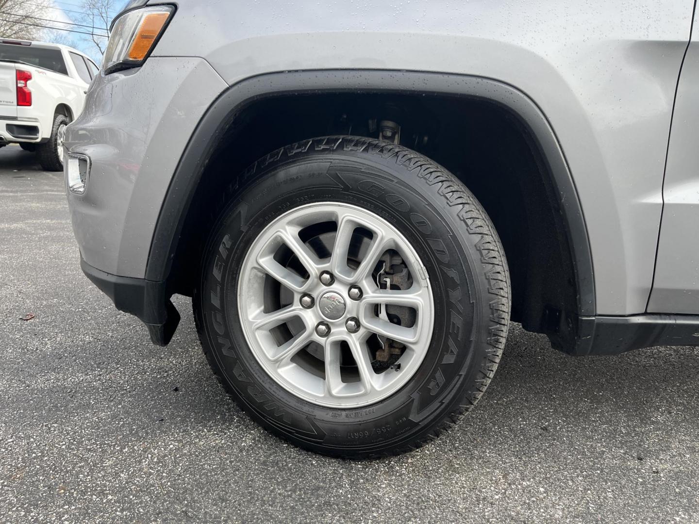 2018 Silver /Black Jeep Grand Cherokee Laredo 4WD (1C4RJFAG9JC) with an 3.6L V6 DOHC 24V engine, Automatic transmission, located at 11115 Chardon Rd. , Chardon, OH, 44024, (440) 214-9705, 41.580246, -81.241943 - 2018 Jeep Grand Cherokee Laredo E 4WD – Clean, Capable, and Well-Equipped! This 2018 Jeep Grand Cherokee Laredo E 4WD is a sharp, versatile midsize SUV that offers great value with solid capability and modern features. Powered by the smooth 3.6L Pentastar V6 engine paired with an 8-speed automati - Photo#12