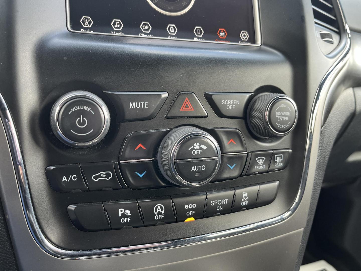 2018 Silver /Black Jeep Grand Cherokee Laredo 4WD (1C4RJFAG9JC) with an 3.6L V6 DOHC 24V engine, Automatic transmission, located at 11115 Chardon Rd. , Chardon, OH, 44024, (440) 214-9705, 41.580246, -81.241943 - 2018 Jeep Grand Cherokee Laredo E 4WD – Clean, Capable, and Well-Equipped! This 2018 Jeep Grand Cherokee Laredo E 4WD is a sharp, versatile midsize SUV that offers great value with solid capability and modern features. Powered by the smooth 3.6L Pentastar V6 engine paired with an 8-speed automati - Photo#26