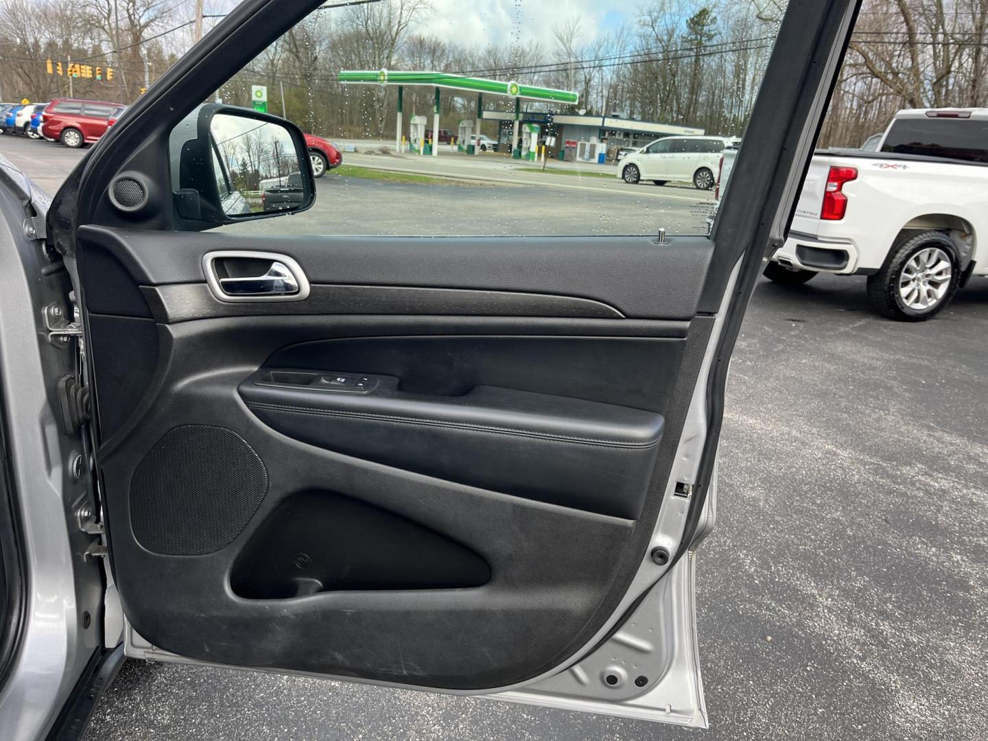 2018 Silver /Black Jeep Grand Cherokee Laredo 4WD (1C4RJFAG9JC) with an 3.6L V6 DOHC 24V engine, Automatic transmission, located at 11115 Chardon Rd. , Chardon, OH, 44024, (440) 214-9705, 41.580246, -81.241943 - 2018 Jeep Grand Cherokee Laredo E 4WD – Clean, Capable, and Well-Equipped! This 2018 Jeep Grand Cherokee Laredo E 4WD is a sharp, versatile midsize SUV that offers great value with solid capability and modern features. Powered by the smooth 3.6L Pentastar V6 engine paired with an 8-speed automati - Photo#34