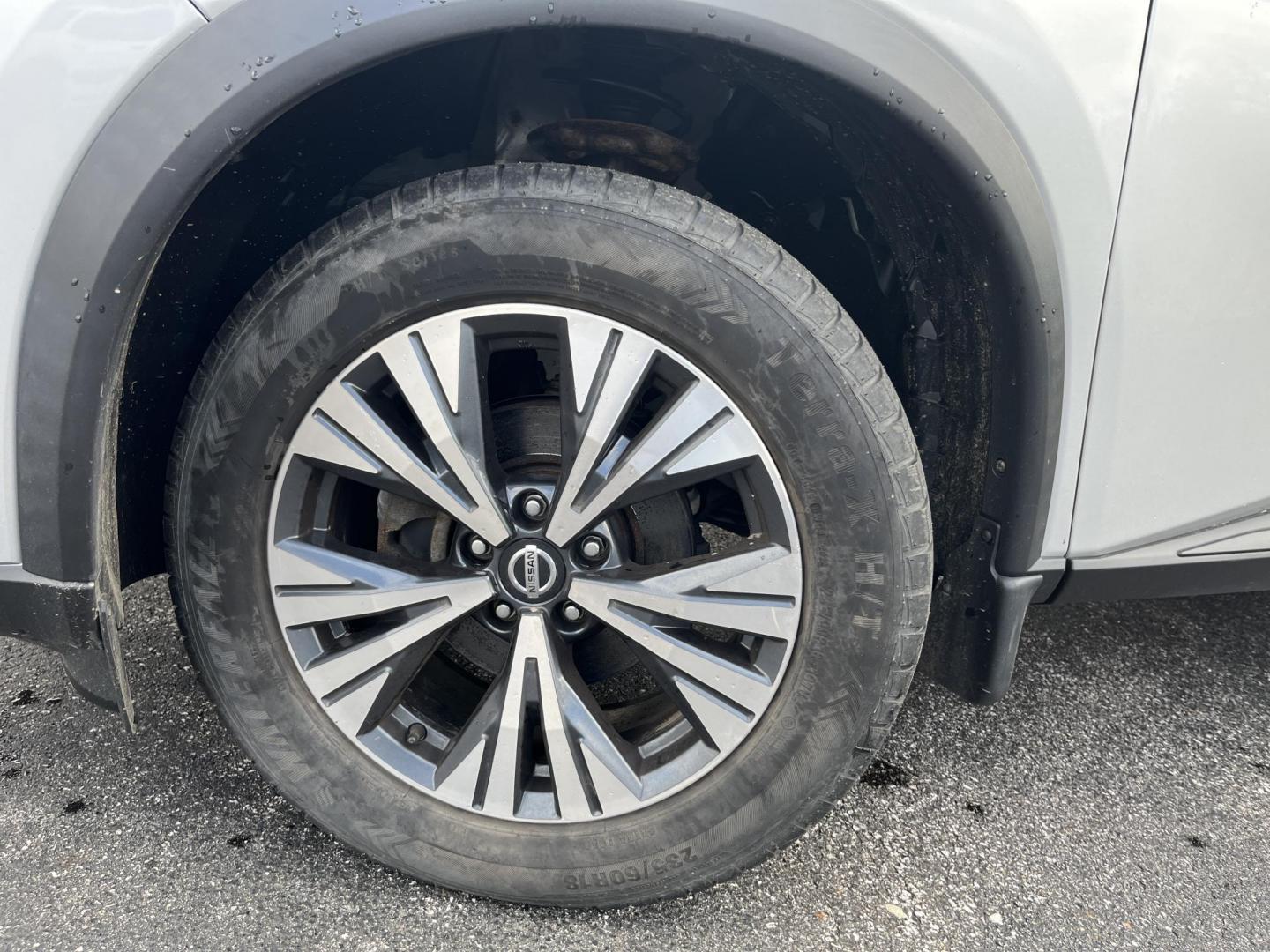 2021 Silver /Black Nissan Rogue SV AWD (5N1AT3BB7MC) with an 2.5L I4 DOHC 16V engine, Automatic transmission, located at 11115 Chardon Rd. , Chardon, OH, 44024, (440) 214-9705, 41.580246, -81.241943 - 2021 Nissan Rogue SV AWD – Efficient, Comfortable, and Loaded with Modern Safety Tech! This clean 2021 Nissan Rogue SV AWD is the perfect family crossover that’s easy to drive, great on gas, and packed with helpful features! Powered by a reliable 2.5L I4 engine paired with a smooth CVT transmis - Photo#12