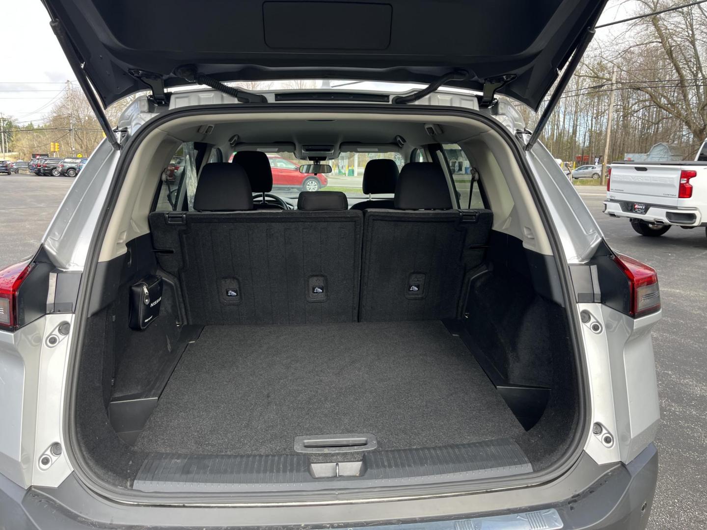 2021 Silver /Black Nissan Rogue SV AWD (5N1AT3BB7MC) with an 2.5L I4 DOHC 16V engine, Automatic transmission, located at 11115 Chardon Rd. , Chardon, OH, 44024, (440) 214-9705, 41.580246, -81.241943 - 2021 Nissan Rogue SV AWD – Efficient, Comfortable, and Loaded with Modern Safety Tech! This clean 2021 Nissan Rogue SV AWD is the perfect family crossover that’s easy to drive, great on gas, and packed with helpful features! Powered by a reliable 2.5L I4 engine paired with a smooth CVT transmis - Photo#14