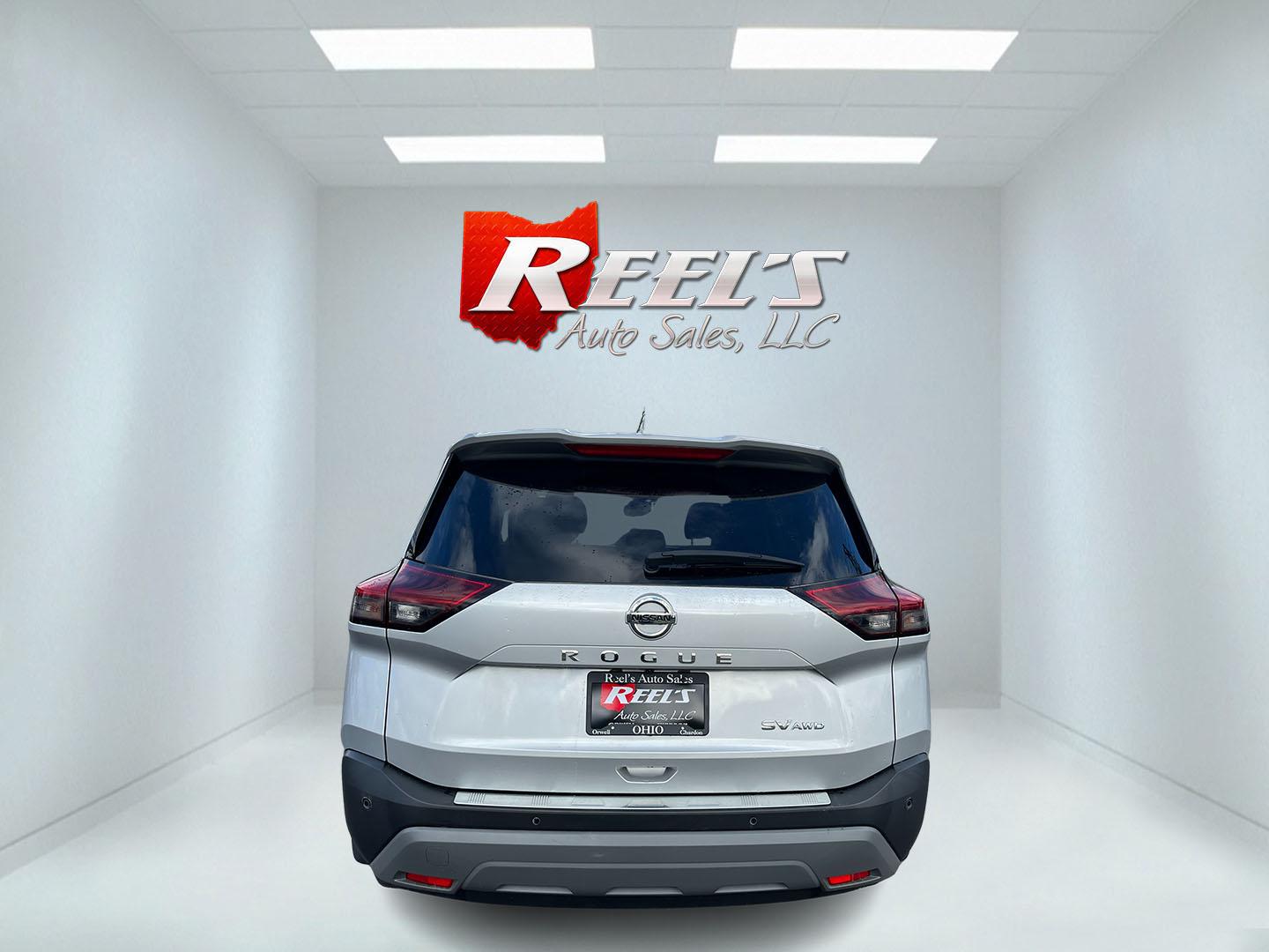 2021 Silver /Black Nissan Rogue SV AWD (5N1AT3BB7MC) with an 2.5L I4 DOHC 16V engine, Automatic transmission, located at 11115 Chardon Rd. , Chardon, OH, 44024, (440) 214-9705, 41.580246, -81.241943 - 2021 Nissan Rogue SV AWD – Efficient, Comfortable, and Loaded with Modern Safety Tech! This clean 2021 Nissan Rogue SV AWD is the perfect family crossover that’s easy to drive, great on gas, and packed with helpful features! Powered by a reliable 2.5L I4 engine paired with a smooth CVT transmis - Photo#8