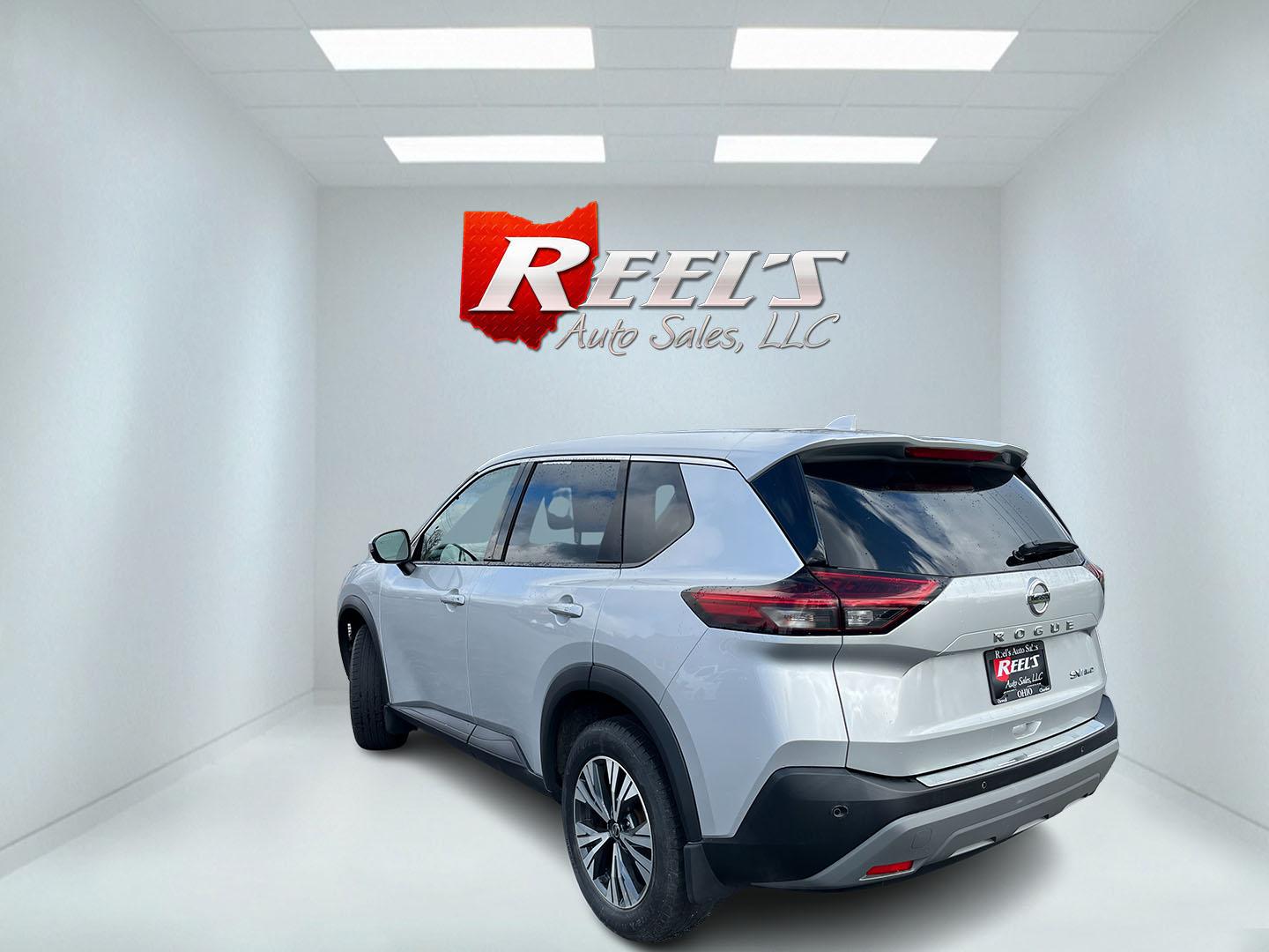 2021 Silver /Black Nissan Rogue SV AWD (5N1AT3BB7MC) with an 2.5L I4 DOHC 16V engine, Automatic transmission, located at 11115 Chardon Rd. , Chardon, OH, 44024, (440) 214-9705, 41.580246, -81.241943 - 2021 Nissan Rogue SV AWD – Efficient, Comfortable, and Loaded with Modern Safety Tech! This clean 2021 Nissan Rogue SV AWD is the perfect family crossover that’s easy to drive, great on gas, and packed with helpful features! Powered by a reliable 2.5L I4 engine paired with a smooth CVT transmis - Photo#9