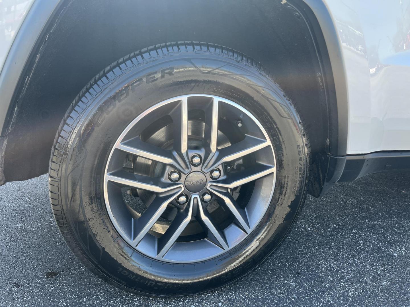 2019 White /Black Jeep Grand Cherokee Limited 4WD (1C4RJFBG8KC) with an 3.6L V6 DOHC 24V engine, Automatic transmission, located at 11115 Chardon Rd. , Chardon, OH, 44024, (440) 214-9705, 41.580246, -81.241943 - 2019 Jeep Grand Cherokee Limited 4WD – Premium Luxury SUV with Leather, Alpine Sound, and All-Weather Capability! This sharp 2019 Jeep Grand Cherokee Limited 4WD is the perfect blend of upscale comfort, modern tech, and confident capability! Powered by the smooth 3.6L Pentastar V6 engine paired w - Photo#7