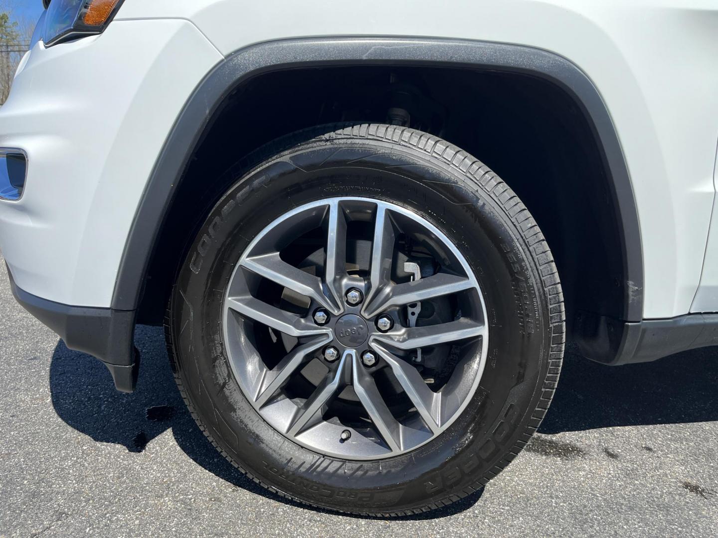2019 White /Black Jeep Grand Cherokee Limited 4WD (1C4RJFBG8KC) with an 3.6L V6 DOHC 24V engine, Automatic transmission, located at 11115 Chardon Rd. , Chardon, OH, 44024, (440) 214-9705, 41.580246, -81.241943 - 2019 Jeep Grand Cherokee Limited 4WD – Premium Luxury SUV with Leather, Alpine Sound, and All-Weather Capability! This sharp 2019 Jeep Grand Cherokee Limited 4WD is the perfect blend of upscale comfort, modern tech, and confident capability! Powered by the smooth 3.6L Pentastar V6 engine paired w - Photo#12