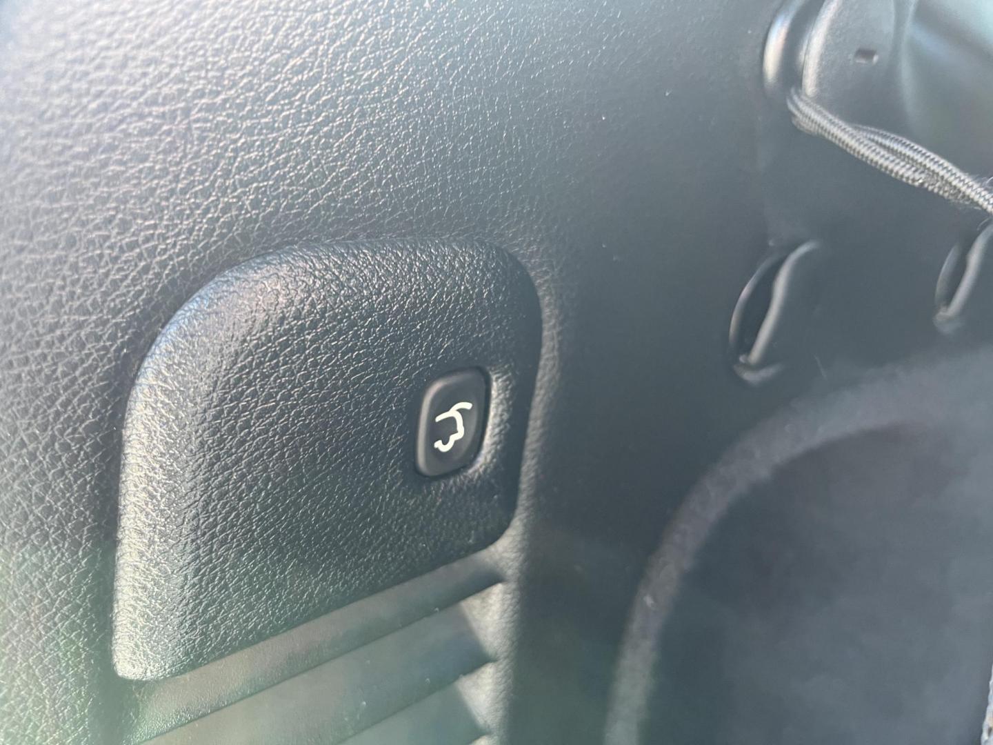 2019 White /Black Jeep Grand Cherokee Limited 4WD (1C4RJFBG8KC) with an 3.6L V6 DOHC 24V engine, Automatic transmission, located at 11115 Chardon Rd. , Chardon, OH, 44024, (440) 214-9705, 41.580246, -81.241943 - 2019 Jeep Grand Cherokee Limited 4WD – Premium Luxury SUV with Leather, Alpine Sound, and All-Weather Capability! This sharp 2019 Jeep Grand Cherokee Limited 4WD is the perfect blend of upscale comfort, modern tech, and confident capability! Powered by the smooth 3.6L Pentastar V6 engine paired w - Photo#15