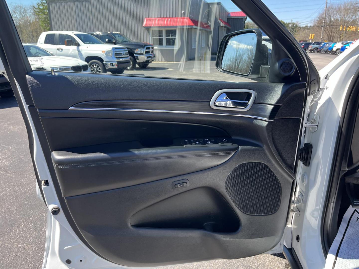 2019 White /Black Jeep Grand Cherokee Limited 4WD (1C4RJFBG8KC) with an 3.6L V6 DOHC 24V engine, Automatic transmission, located at 11115 Chardon Rd. , Chardon, OH, 44024, (440) 214-9705, 41.580246, -81.241943 - 2019 Jeep Grand Cherokee Limited 4WD – Premium Luxury SUV with Leather, Alpine Sound, and All-Weather Capability! This sharp 2019 Jeep Grand Cherokee Limited 4WD is the perfect blend of upscale comfort, modern tech, and confident capability! Powered by the smooth 3.6L Pentastar V6 engine paired w - Photo#16