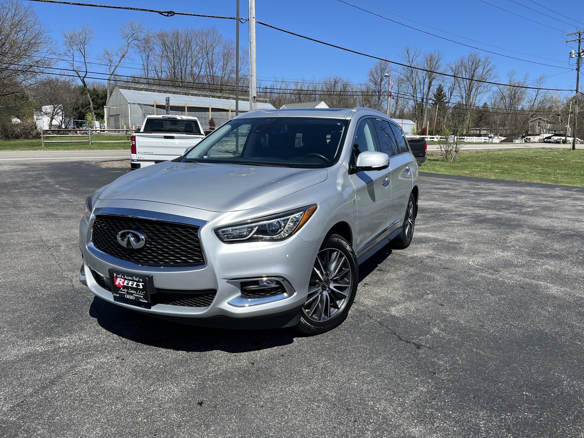 photo of 2019 Infiniti QX60 LUXE AWD