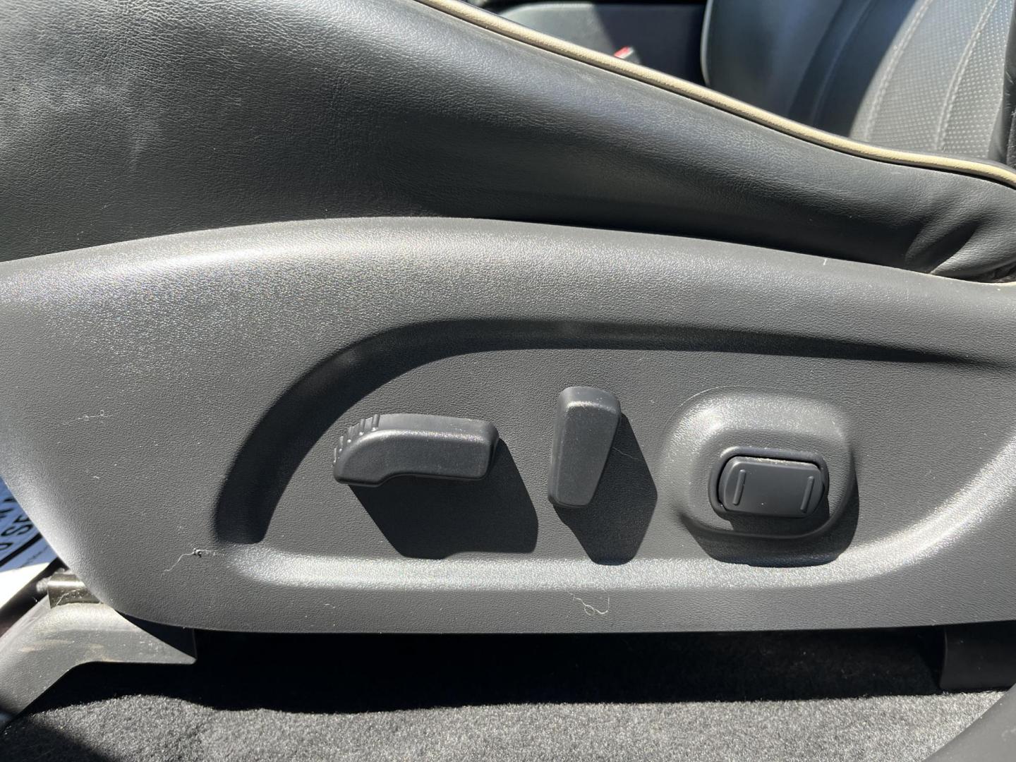 2019 Silver /Black Infiniti QX60 LUXE AWD (5N1DL0MM9KC) with an 3.5L V6 DOHC 24V engine, Automatic transmission, located at 547 E. Main St., Orwell, OH, 44076, (440) 437-5893, 41.535435, -80.847855 - 2019 Infiniti QX60 Luxe AWD – Premium 3-Row Luxury SUV with BOSE Sound, 360 Camera, and All-Weather Capability! This beautiful 2019 Infiniti QX60 Luxe AWD is the perfect upscale family hauler that offers refinement, space for seven, and confident all-weather performance. Powered by a smooth 3.5L - Photo#20