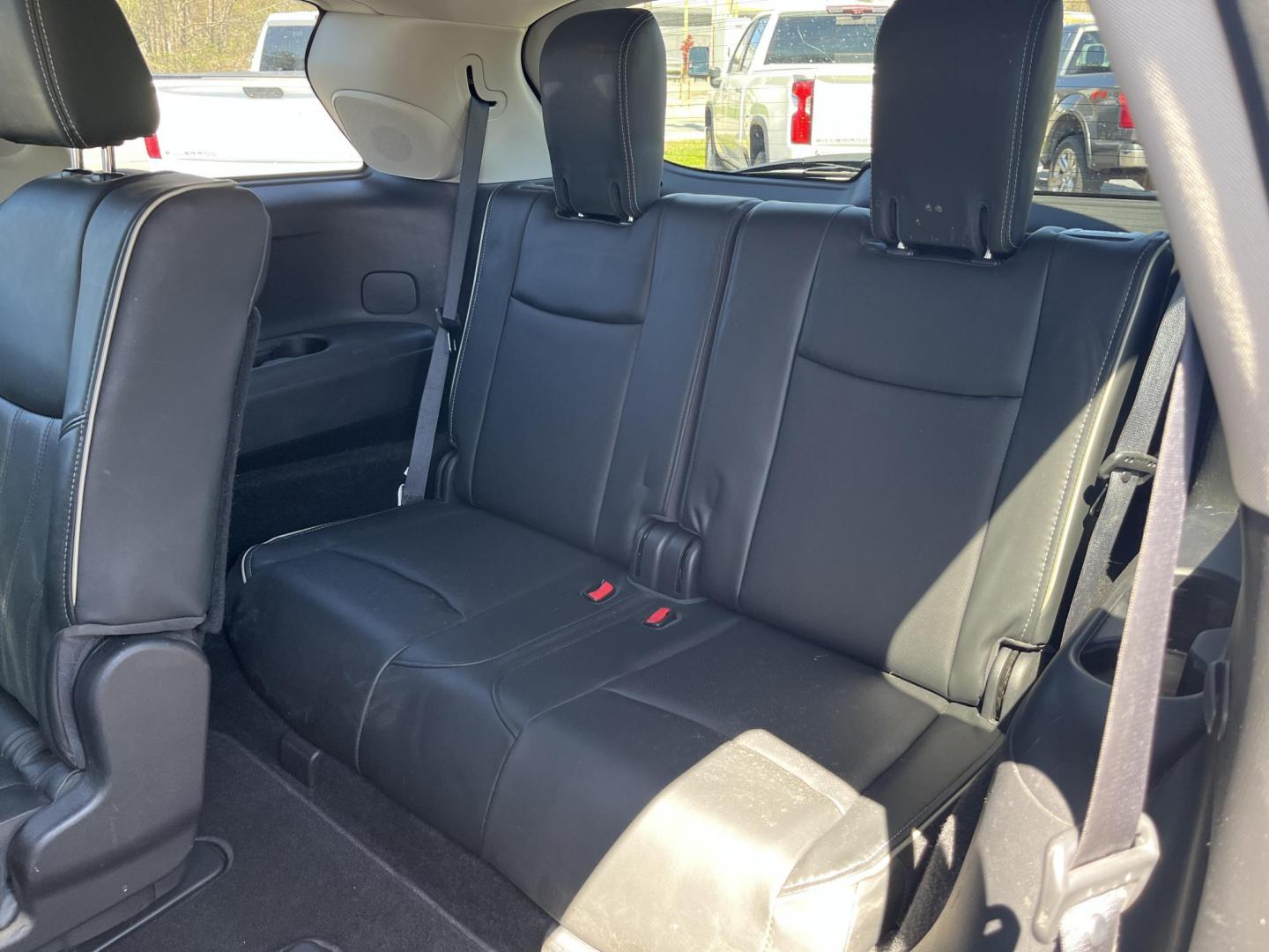 2019 Silver /Black Infiniti QX60 LUXE AWD (5N1DL0MM9KC) with an 3.5L V6 DOHC 24V engine, Automatic transmission, located at 547 E. Main St., Orwell, OH, 44076, (440) 437-5893, 41.535435, -80.847855 - 2019 Infiniti QX60 Luxe AWD – Premium 3-Row Luxury SUV with BOSE Sound, 360 Camera, and All-Weather Capability! This beautiful 2019 Infiniti QX60 Luxe AWD is the perfect upscale family hauler that offers refinement, space for seven, and confident all-weather performance. Powered by a smooth 3.5L - Photo#37