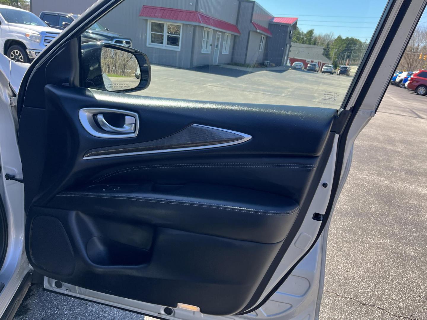 2019 Silver /Black Infiniti QX60 LUXE AWD (5N1DL0MM9KC) with an 3.5L V6 DOHC 24V engine, Automatic transmission, located at 547 E. Main St., Orwell, OH, 44076, (440) 437-5893, 41.535435, -80.847855 - 2019 Infiniti QX60 Luxe AWD – Premium 3-Row Luxury SUV with BOSE Sound, 360 Camera, and All-Weather Capability! This beautiful 2019 Infiniti QX60 Luxe AWD is the perfect upscale family hauler that offers refinement, space for seven, and confident all-weather performance. Powered by a smooth 3.5L - Photo#39