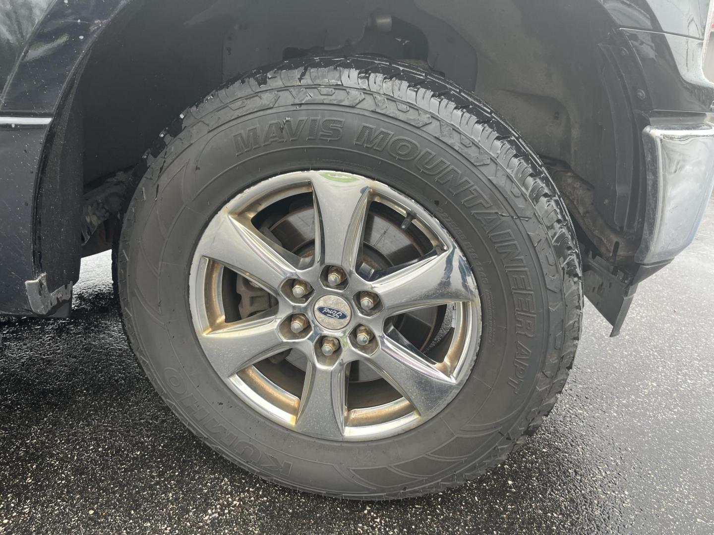 2018 Black /Gray Ford F-150 XLT SuperCrew 5.5-ft. Bed 4WD (1FTEW1EP5JF) with an 2.7L V6 DOHC 24V TWIN TURBO engine, Automatic transmission, located at 11115 Chardon Rd. , Chardon, OH, 44024, (440) 214-9705, 41.580246, -81.241943 - 2018 Ford F-150 XLT Crew Cab 4WD – Clean, Capable, and Well-Equipped with Twin-Turbo Power! This solid 2018 Ford F-150 XLT Crew Cab 4WD is a great-looking, capable full-size truck that’s ready for work or weekend adventures! Powered by the responsive 2.7L Twin-Turbo EcoBoost V6 engine paired wi - Photo#4