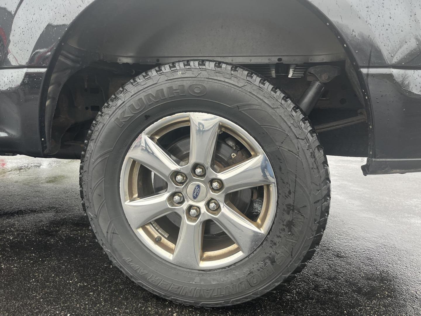 2018 Black /Gray Ford F-150 XLT SuperCrew 5.5-ft. Bed 4WD (1FTEW1EP5JF) with an 2.7L V6 DOHC 24V TWIN TURBO engine, Automatic transmission, located at 11115 Chardon Rd. , Chardon, OH, 44024, (440) 214-9705, 41.580246, -81.241943 - 2018 Ford F-150 XLT Crew Cab 4WD – Clean, Capable, and Well-Equipped with Twin-Turbo Power! This solid 2018 Ford F-150 XLT Crew Cab 4WD is a great-looking, capable full-size truck that’s ready for work or weekend adventures! Powered by the responsive 2.7L Twin-Turbo EcoBoost V6 engine paired wi - Photo#10