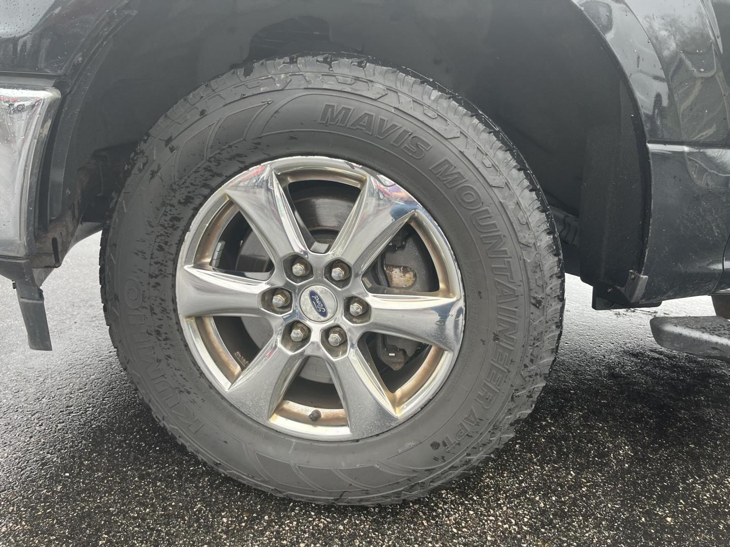 2018 Black /Gray Ford F-150 XLT SuperCrew 5.5-ft. Bed 4WD (1FTEW1EP5JF) with an 2.7L V6 DOHC 24V TWIN TURBO engine, Automatic transmission, located at 11115 Chardon Rd. , Chardon, OH, 44024, (440) 214-9705, 41.580246, -81.241943 - 2018 Ford F-150 XLT Crew Cab 4WD – Clean, Capable, and Well-Equipped with Twin-Turbo Power! This solid 2018 Ford F-150 XLT Crew Cab 4WD is a great-looking, capable full-size truck that’s ready for work or weekend adventures! Powered by the responsive 2.7L Twin-Turbo EcoBoost V6 engine paired wi - Photo#12