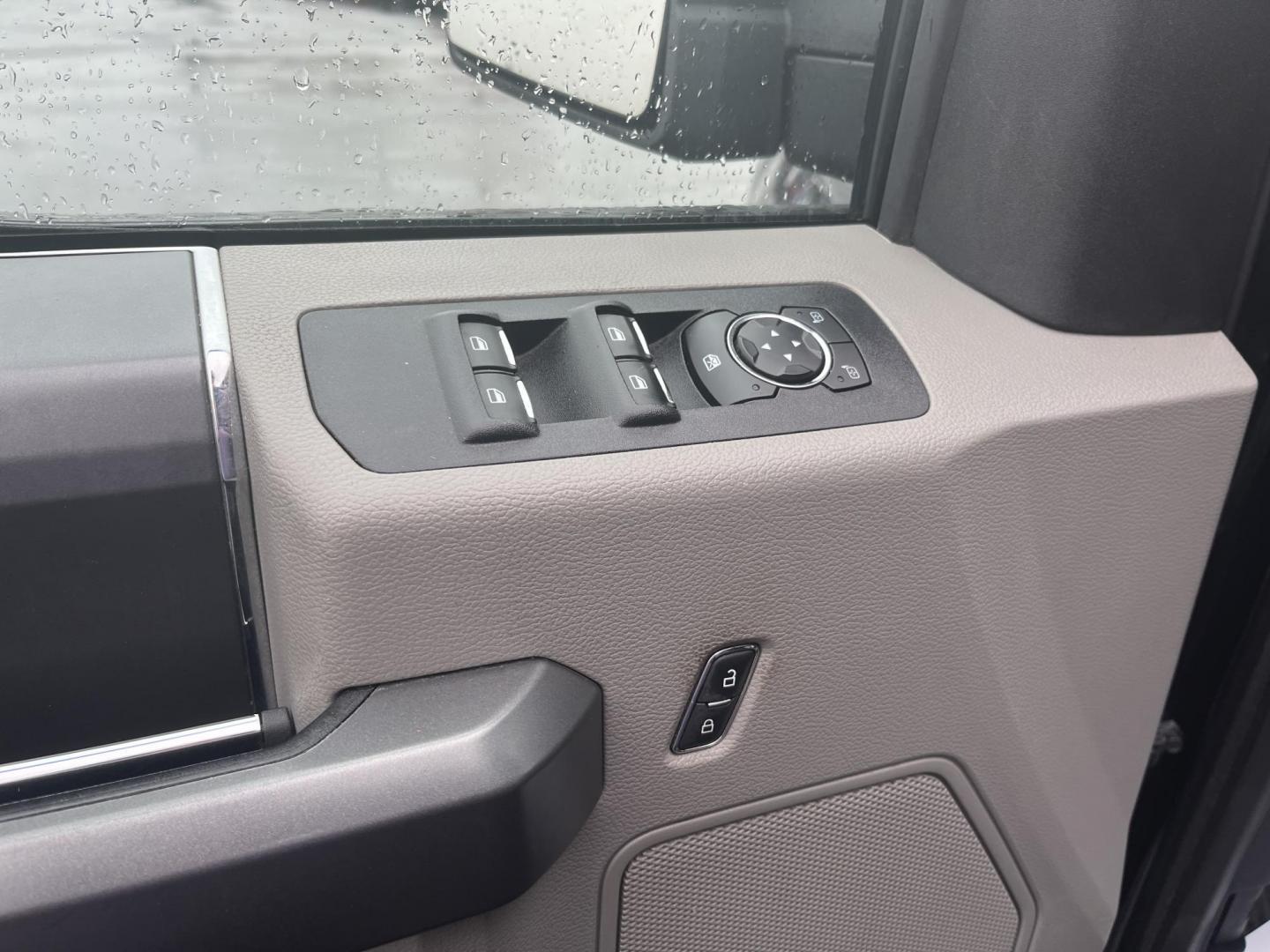 2018 Black /Gray Ford F-150 XLT SuperCrew 5.5-ft. Bed 4WD (1FTEW1EP5JF) with an 2.7L V6 DOHC 24V TWIN TURBO engine, Automatic transmission, located at 11115 Chardon Rd. , Chardon, OH, 44024, (440) 214-9705, 41.580246, -81.241943 - 2018 Ford F-150 XLT Crew Cab 4WD – Clean, Capable, and Well-Equipped with Twin-Turbo Power! This solid 2018 Ford F-150 XLT Crew Cab 4WD is a great-looking, capable full-size truck that’s ready for work or weekend adventures! Powered by the responsive 2.7L Twin-Turbo EcoBoost V6 engine paired wi - Photo#16