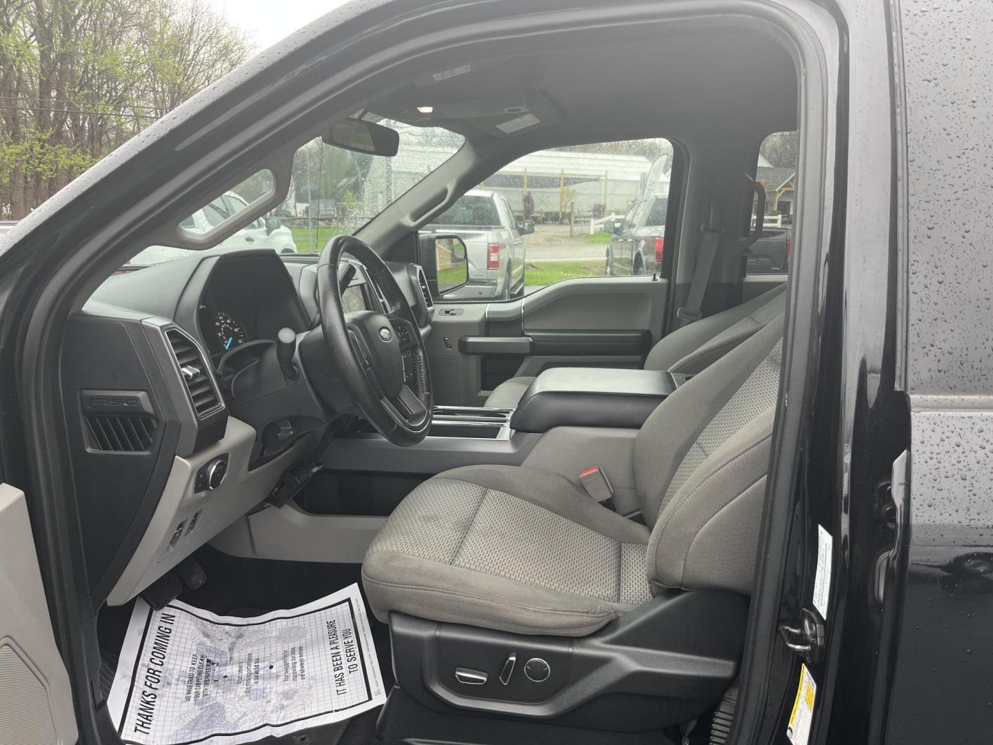2018 Black /Gray Ford F-150 XLT SuperCrew 5.5-ft. Bed 4WD (1FTEW1EP5JF) with an 2.7L V6 DOHC 24V TWIN TURBO engine, Automatic transmission, located at 11115 Chardon Rd. , Chardon, OH, 44024, (440) 214-9705, 41.580246, -81.241943 - 2018 Ford F-150 XLT Crew Cab 4WD – Clean, Capable, and Well-Equipped with Twin-Turbo Power! This solid 2018 Ford F-150 XLT Crew Cab 4WD is a great-looking, capable full-size truck that’s ready for work or weekend adventures! Powered by the responsive 2.7L Twin-Turbo EcoBoost V6 engine paired wi - Photo#17