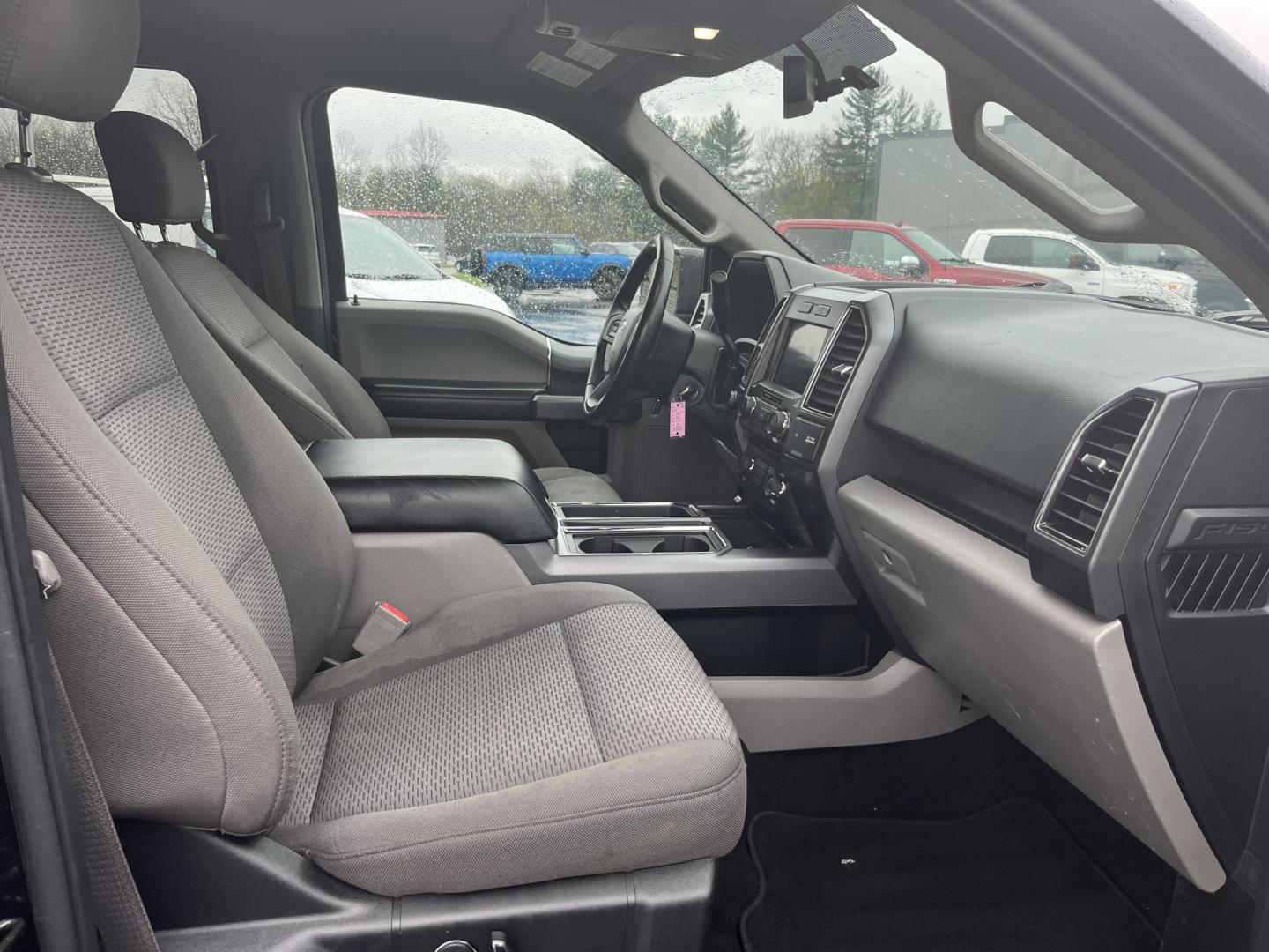 2018 Black /Gray Ford F-150 XLT SuperCrew 5.5-ft. Bed 4WD (1FTEW1EP5JF) with an 2.7L V6 DOHC 24V TWIN TURBO engine, Automatic transmission, located at 11115 Chardon Rd. , Chardon, OH, 44024, (440) 214-9705, 41.580246, -81.241943 - 2018 Ford F-150 XLT Crew Cab 4WD – Clean, Capable, and Well-Equipped with Twin-Turbo Power! This solid 2018 Ford F-150 XLT Crew Cab 4WD is a great-looking, capable full-size truck that’s ready for work or weekend adventures! Powered by the responsive 2.7L Twin-Turbo EcoBoost V6 engine paired wi - Photo#28