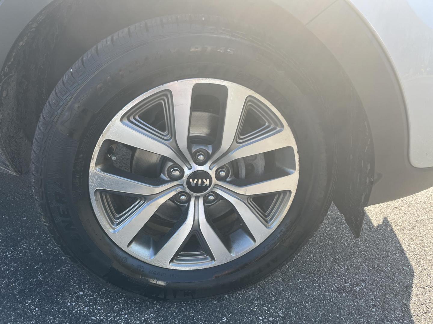 2016 Silver /Black Kia Sportage LX FWD (KNDPB3AC3G7) with an 2.4L I4 DOHC 24V engine, 6-Speed Automatic transmission, located at 11115 Chardon Rd. , Chardon, OH, 44024, (440) 214-9705, 41.580246, -81.241943 - 2016 Kia Sportage LX FWD – Efficient, Reliable, and Ready for Daily Driving! This clean 2016 Kia Sportage LX FWD is a sharp, practical compact SUV that offers great value and solid efficiency! Powered by a smooth 2.4L I4 GDI engine paired with a responsive 6-speed automatic transmission, it deliv - Photo#3